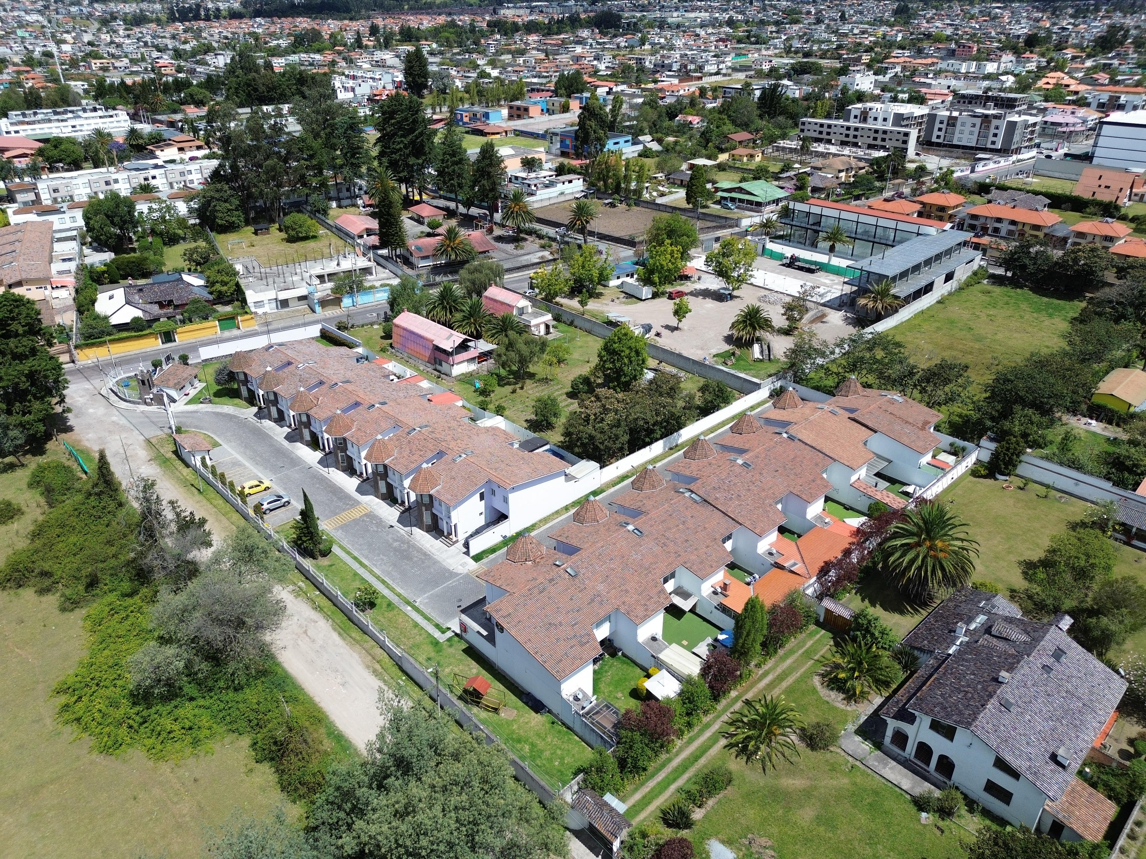 Casa en venta, Conocoto, Conjunto Fairyland, Av. Chillo Jijón