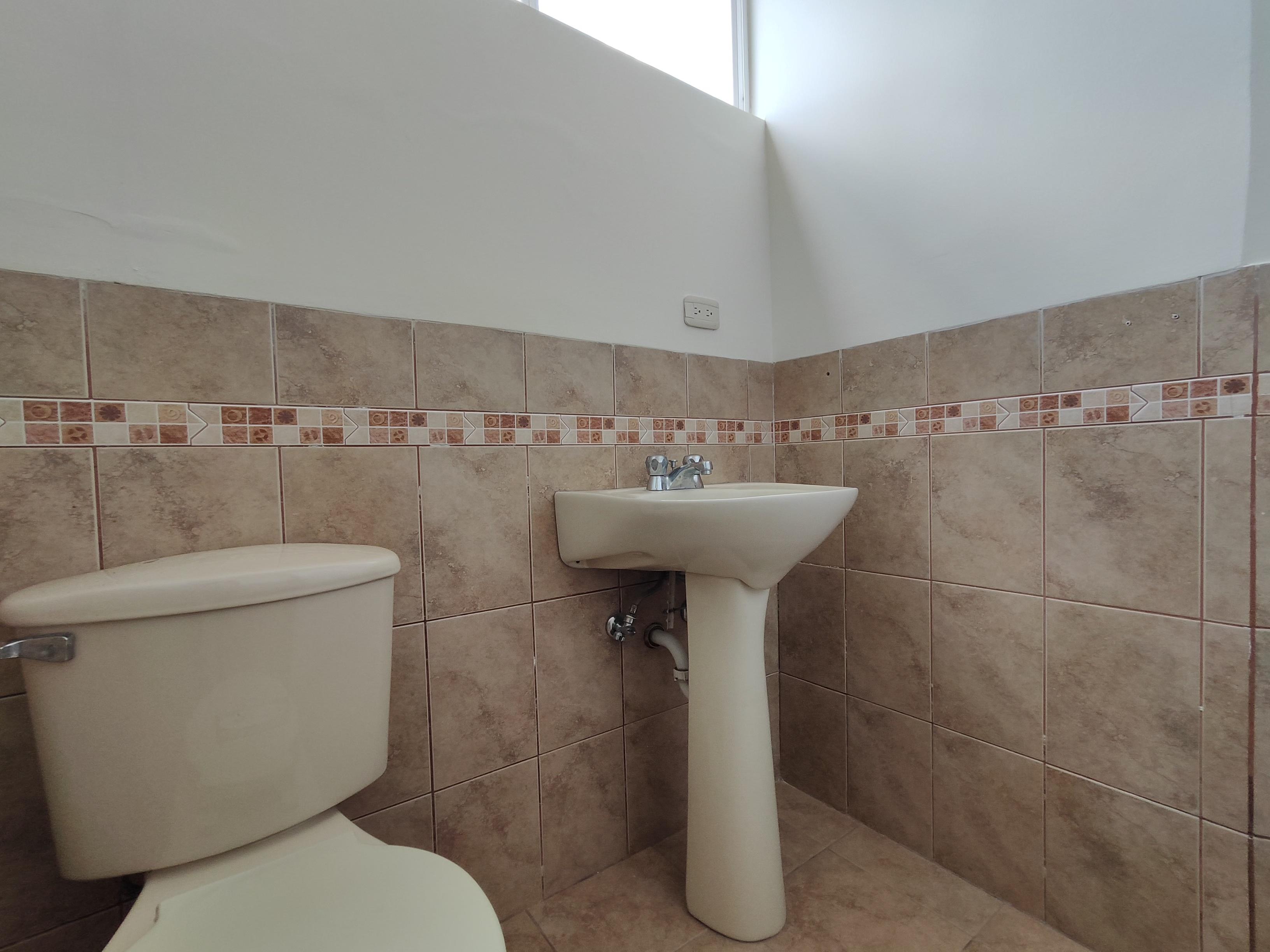 Casa en venta dentro de Conjunto Habitacional 