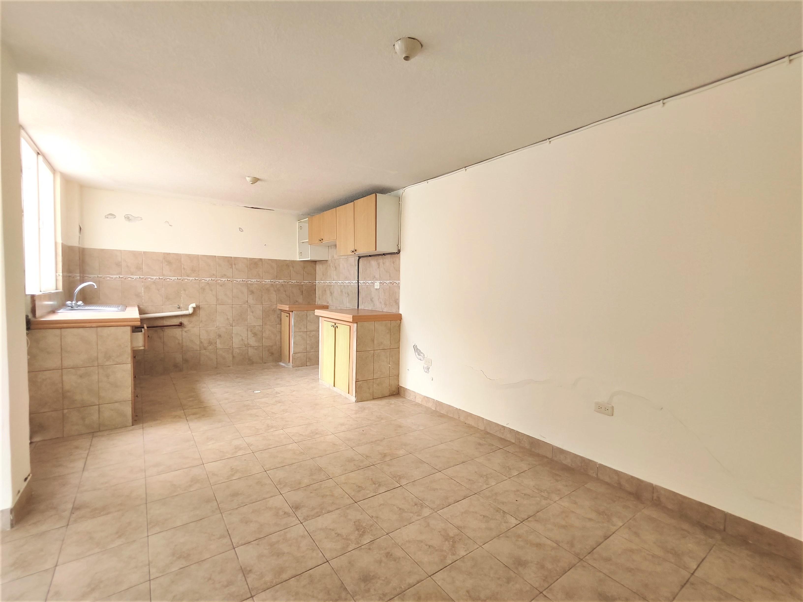 Casa en venta dentro de Conjunto Habitacional 