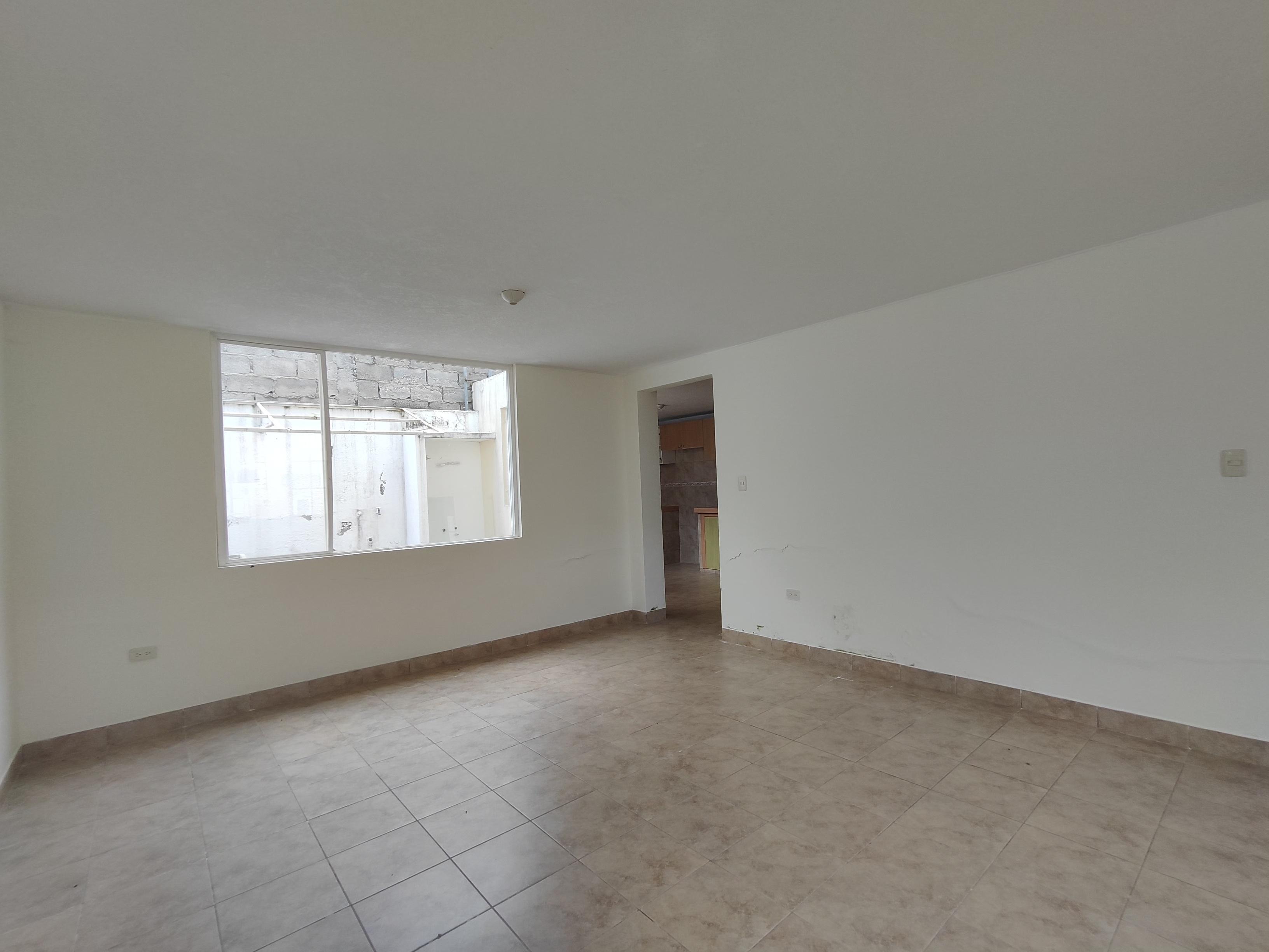 Casa en venta dentro de Conjunto Habitacional 