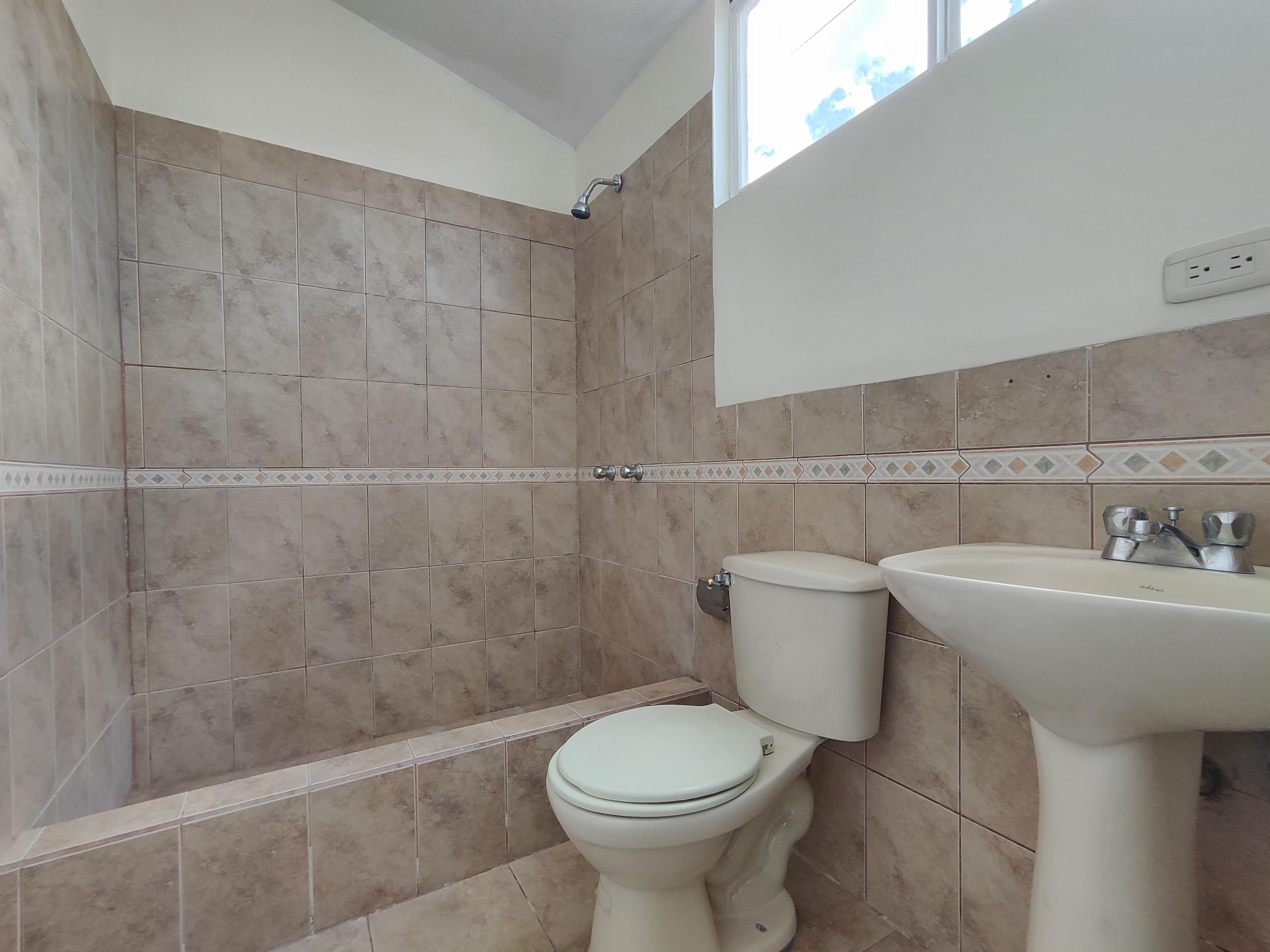 Casa en venta dentro de Conjunto Habitacional 