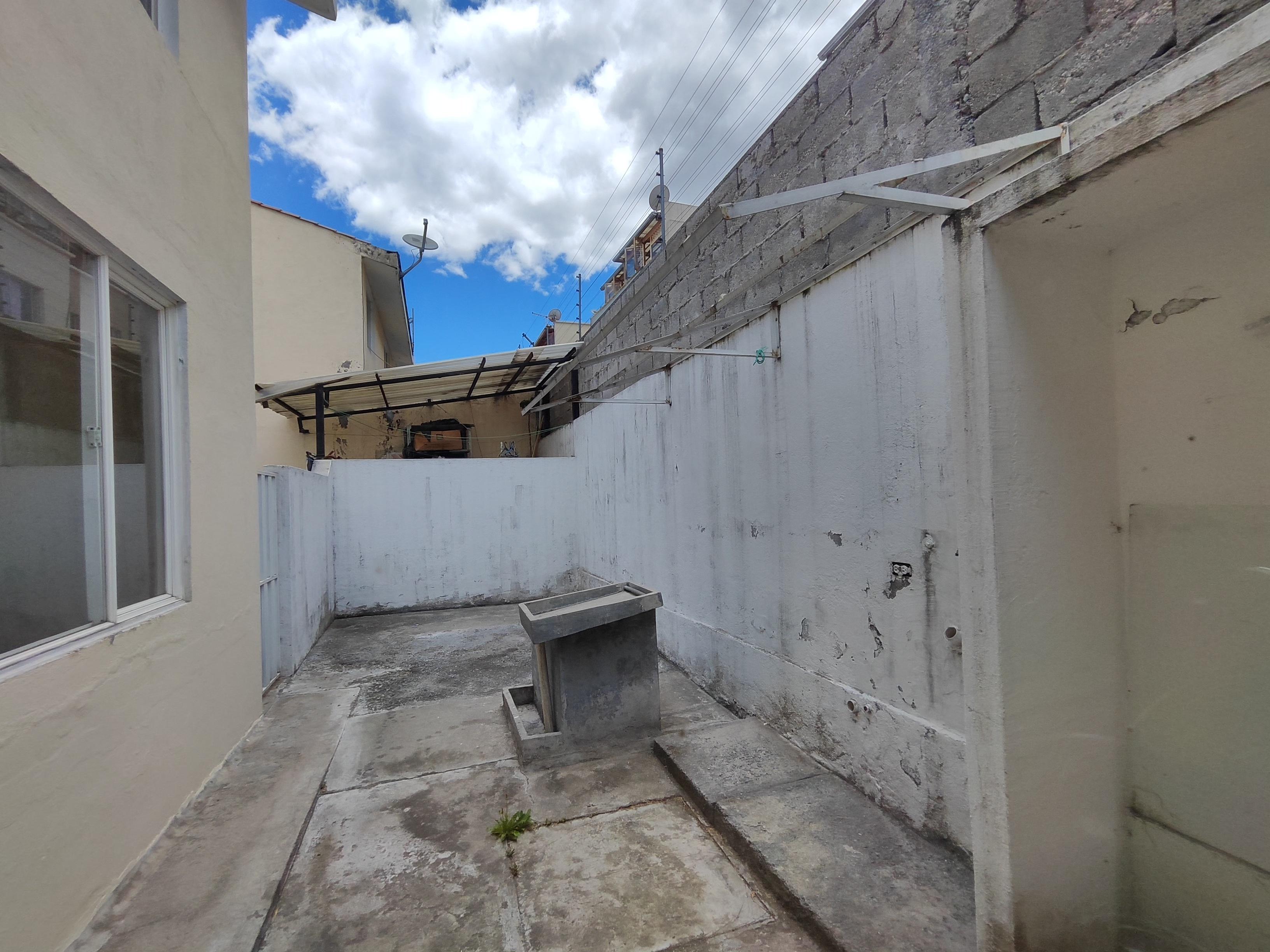 Casa en venta dentro de Conjunto Habitacional 
