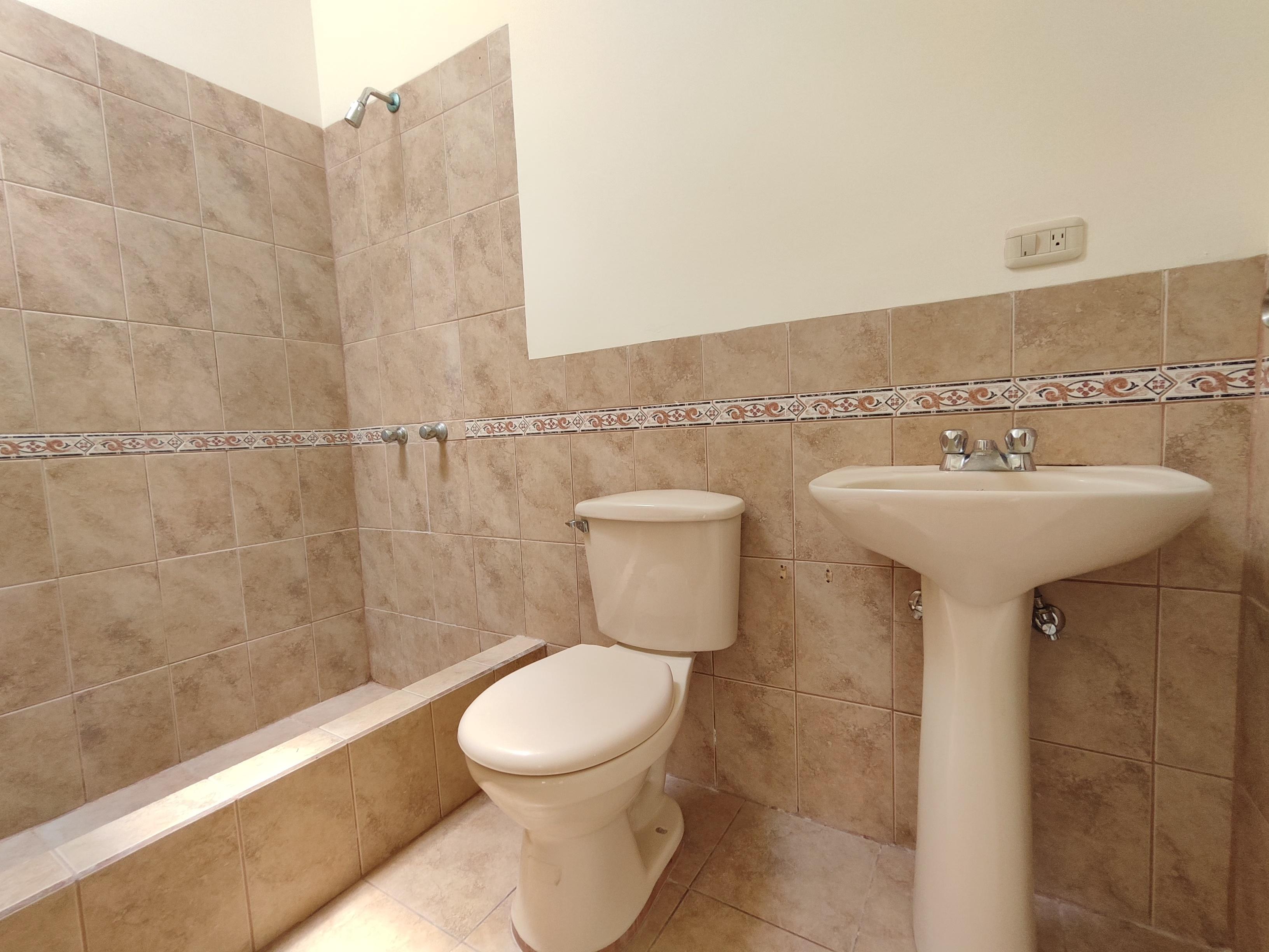 Casa en venta dentro de Conjunto Habitacional 