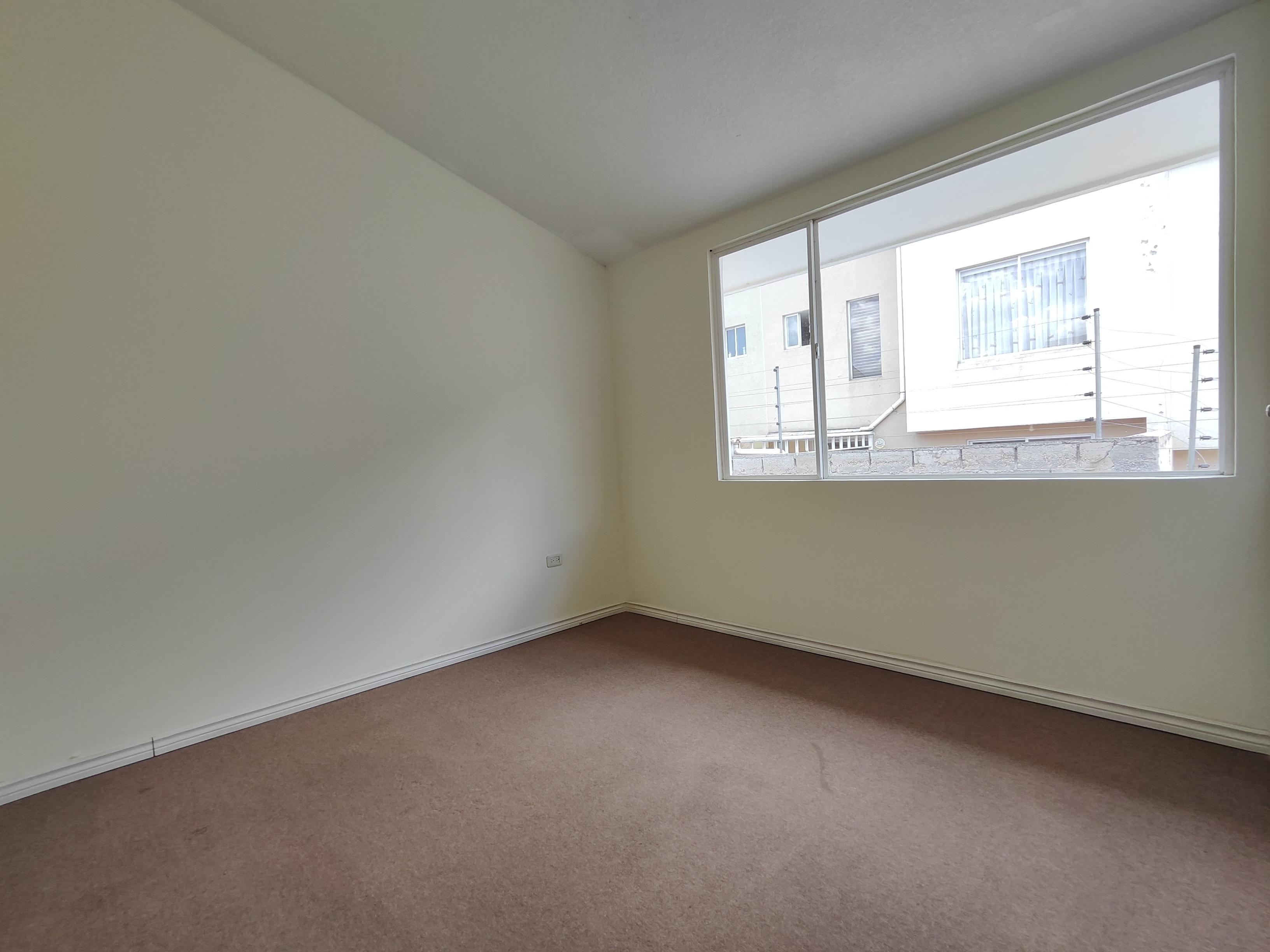 Casa en venta dentro de Conjunto Habitacional 