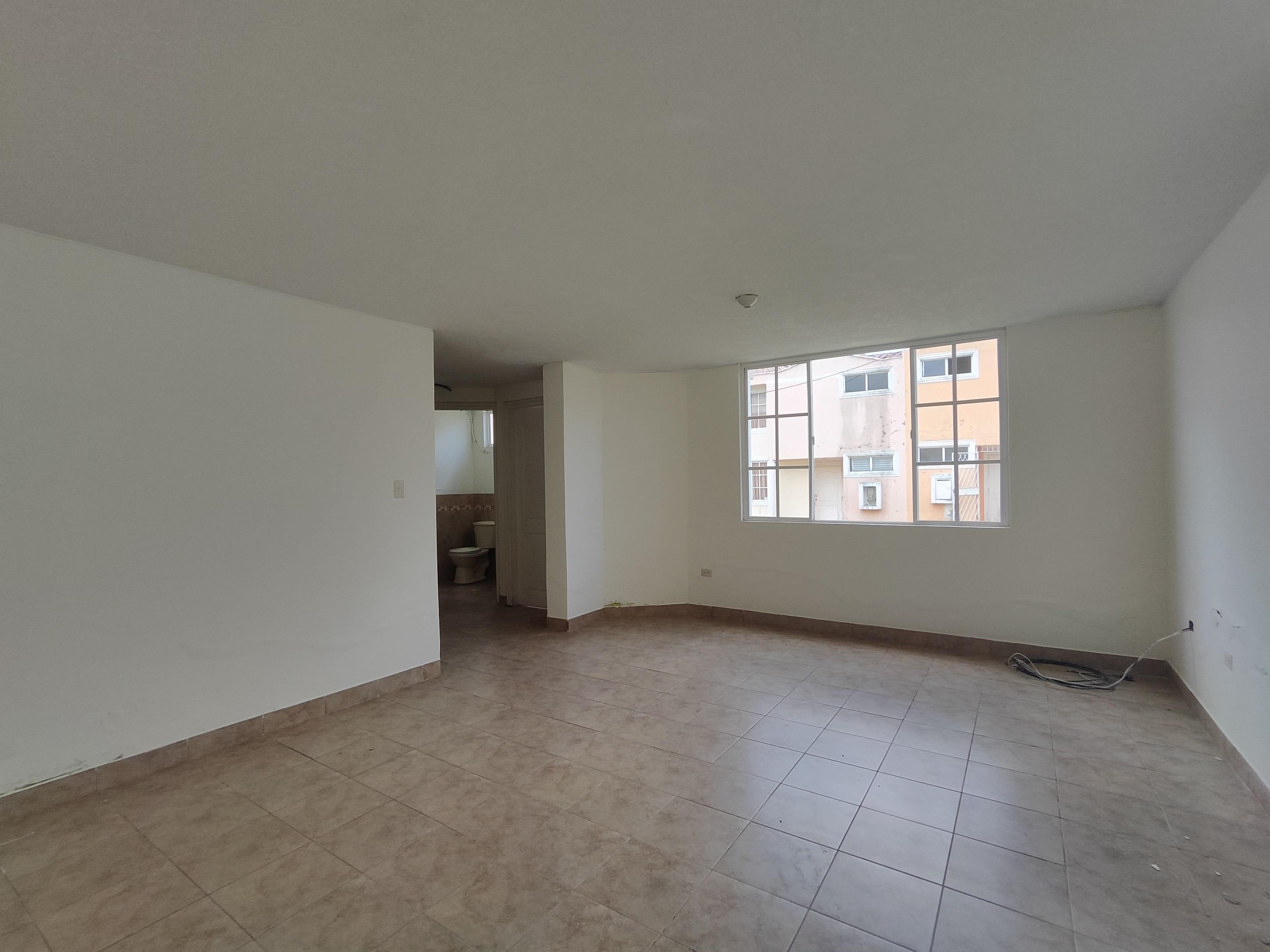 Casa en venta dentro de Conjunto Habitacional 