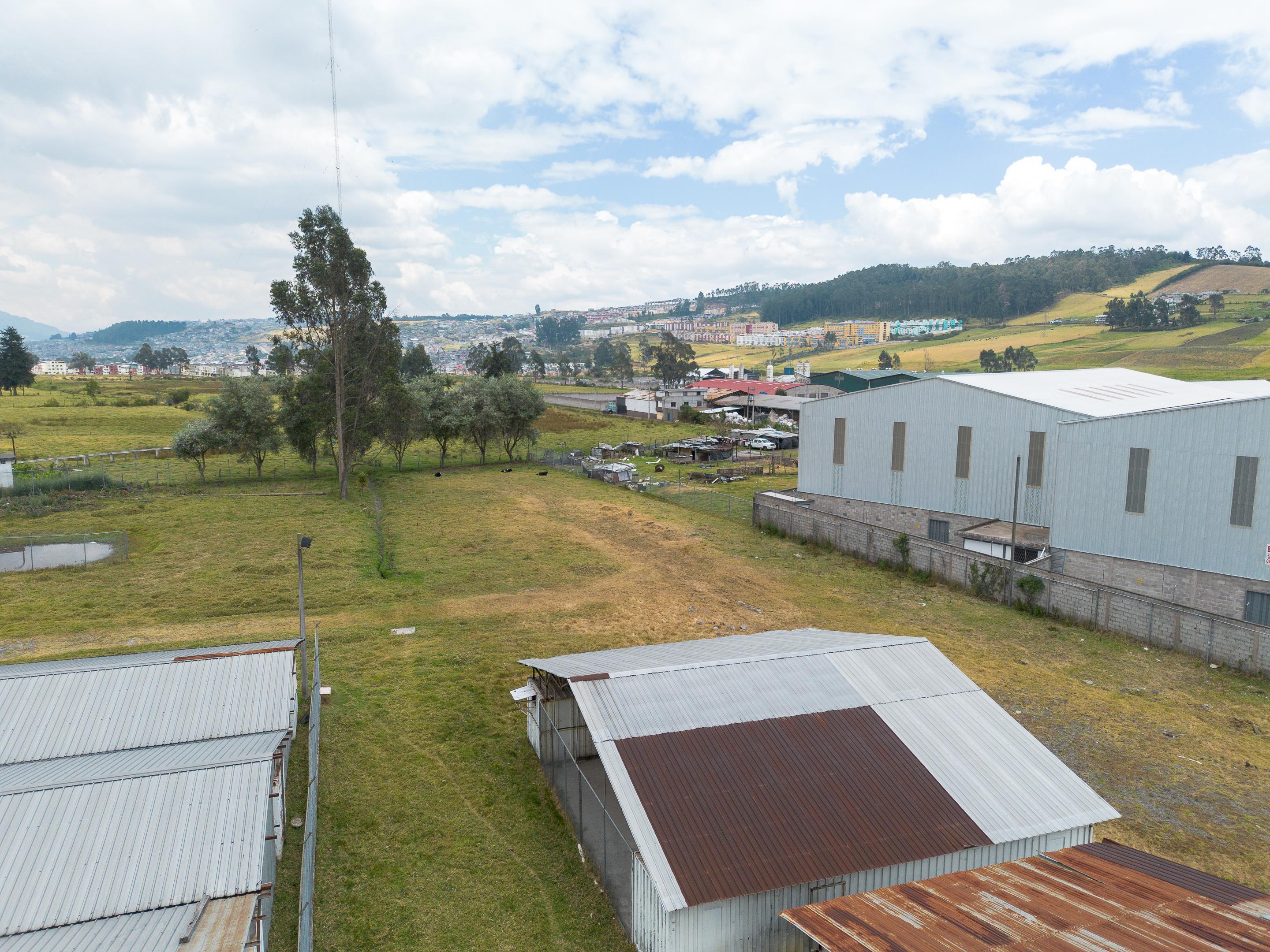 Galpón y bodegas de Tipo Industrial Parque Industrial Sector Eternit Guamaní 