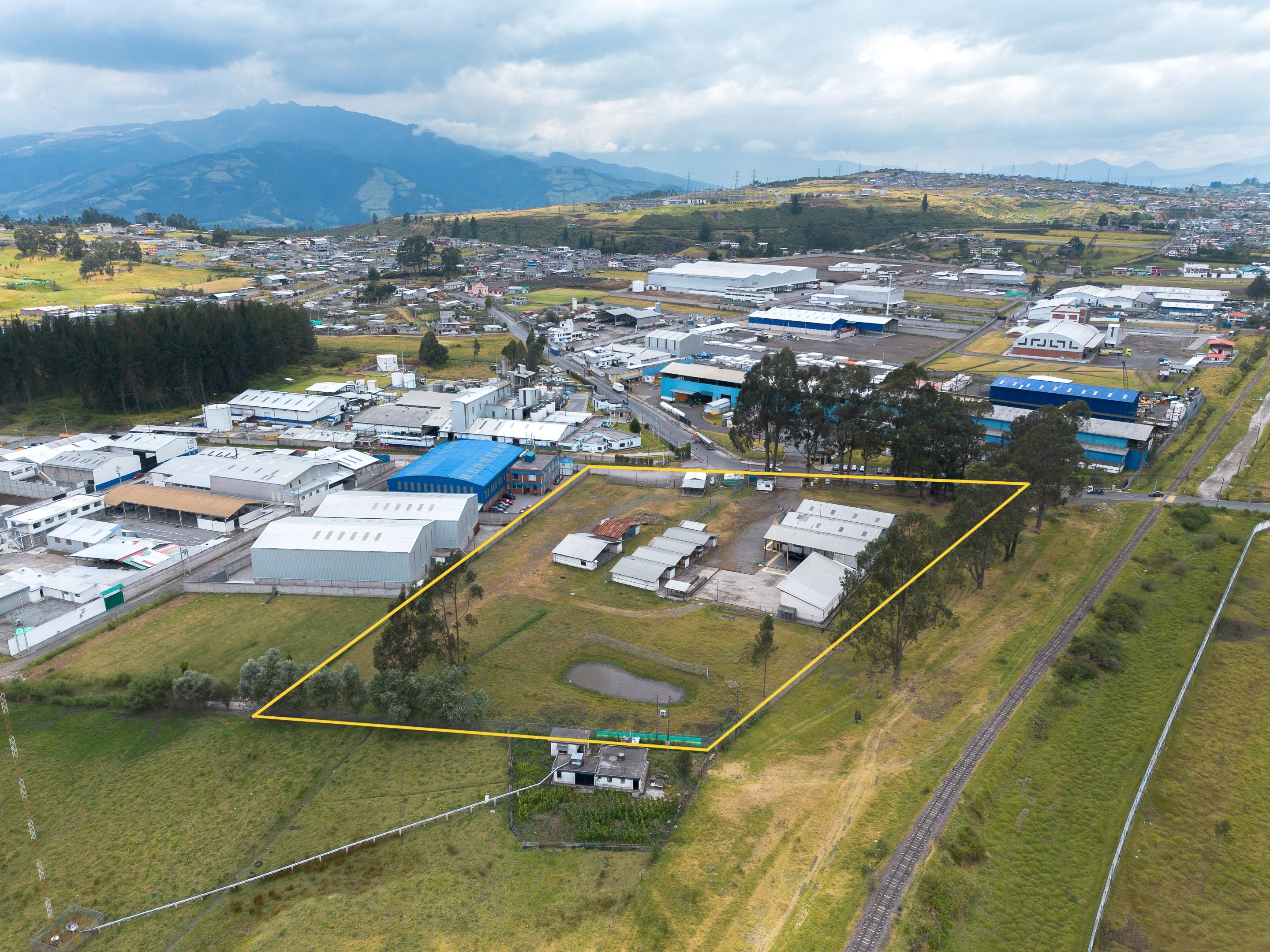 Galpón y bodegas de Tipo Industrial Parque Industrial Sector Eternit Guamaní 