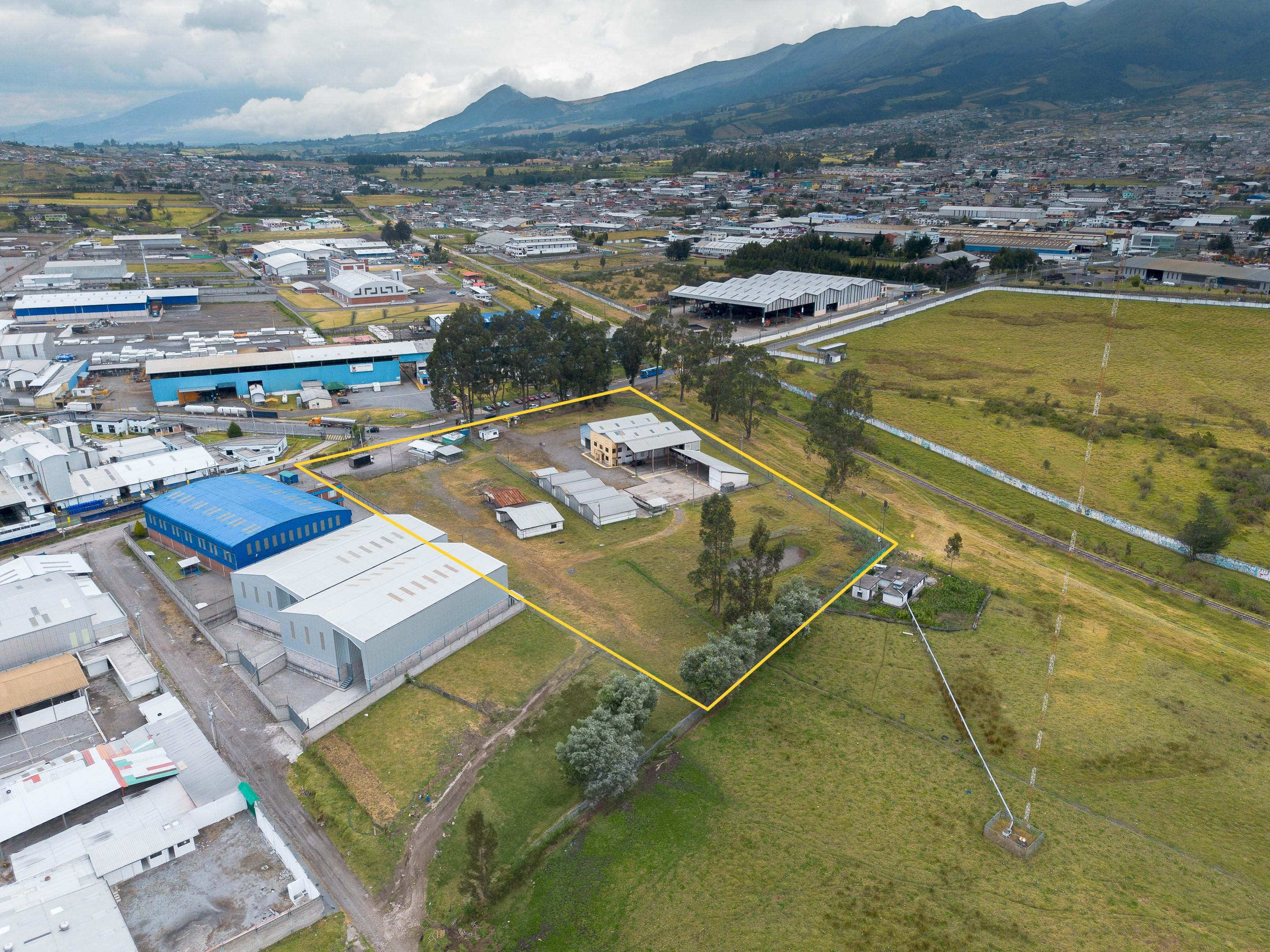 Galpón y bodegas de Tipo Industrial Parque Industrial Sector Eternit Guamaní 