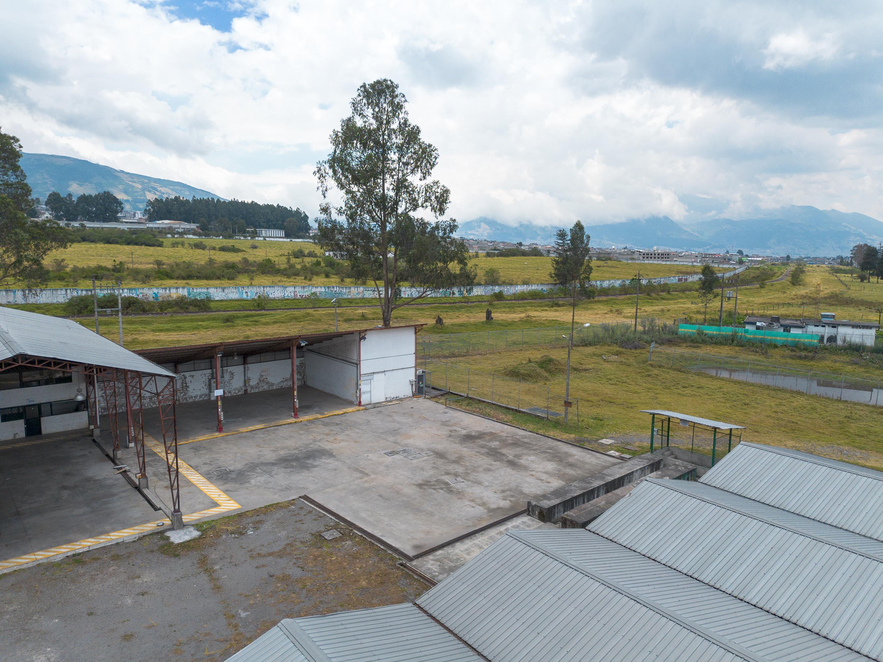 Galpón y bodegas de Tipo Industrial Parque Industrial Sector Eternit Guamaní 
