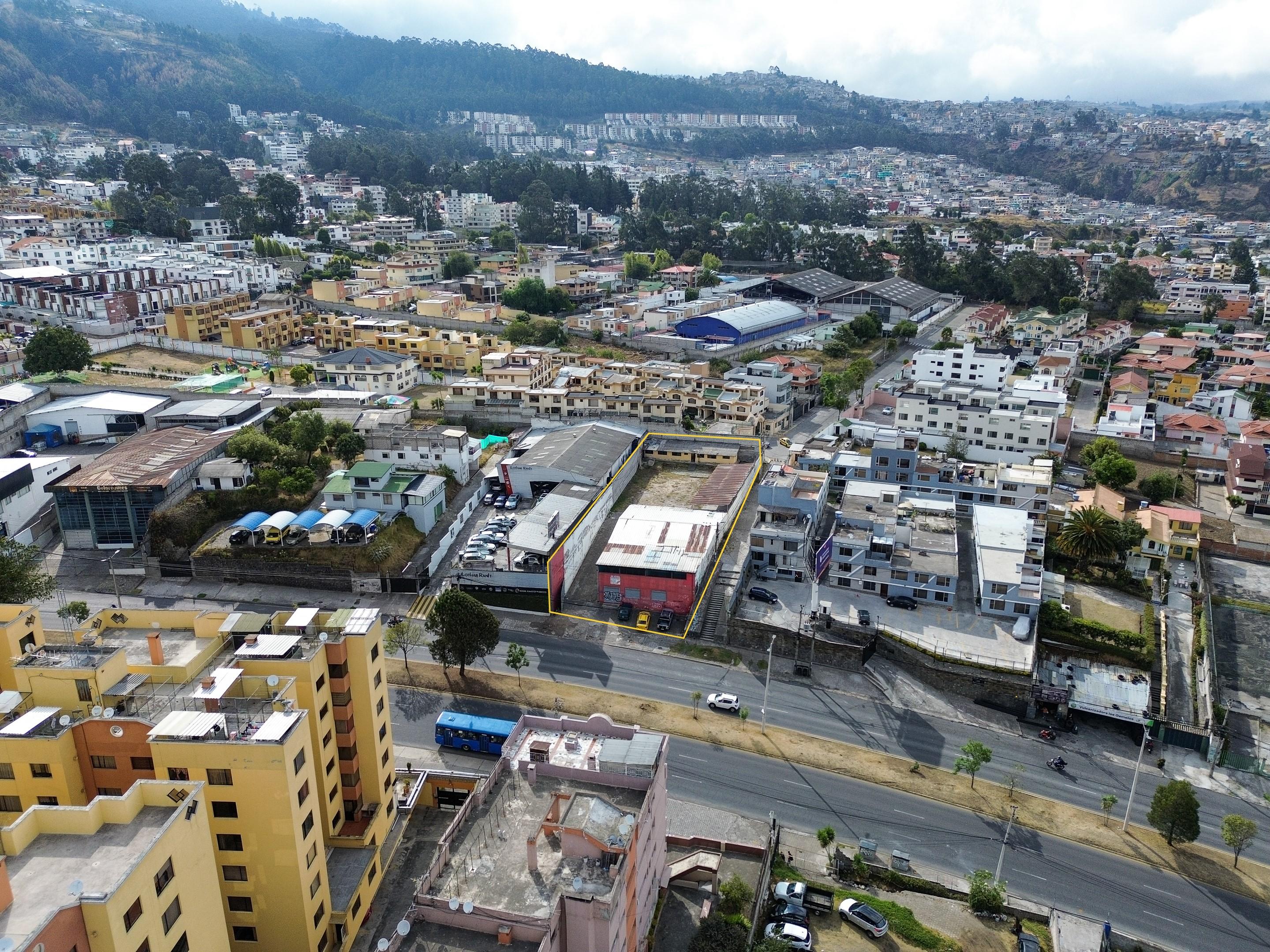 Local comercial / Galpón sector El Condado sobre Avenida Occidental