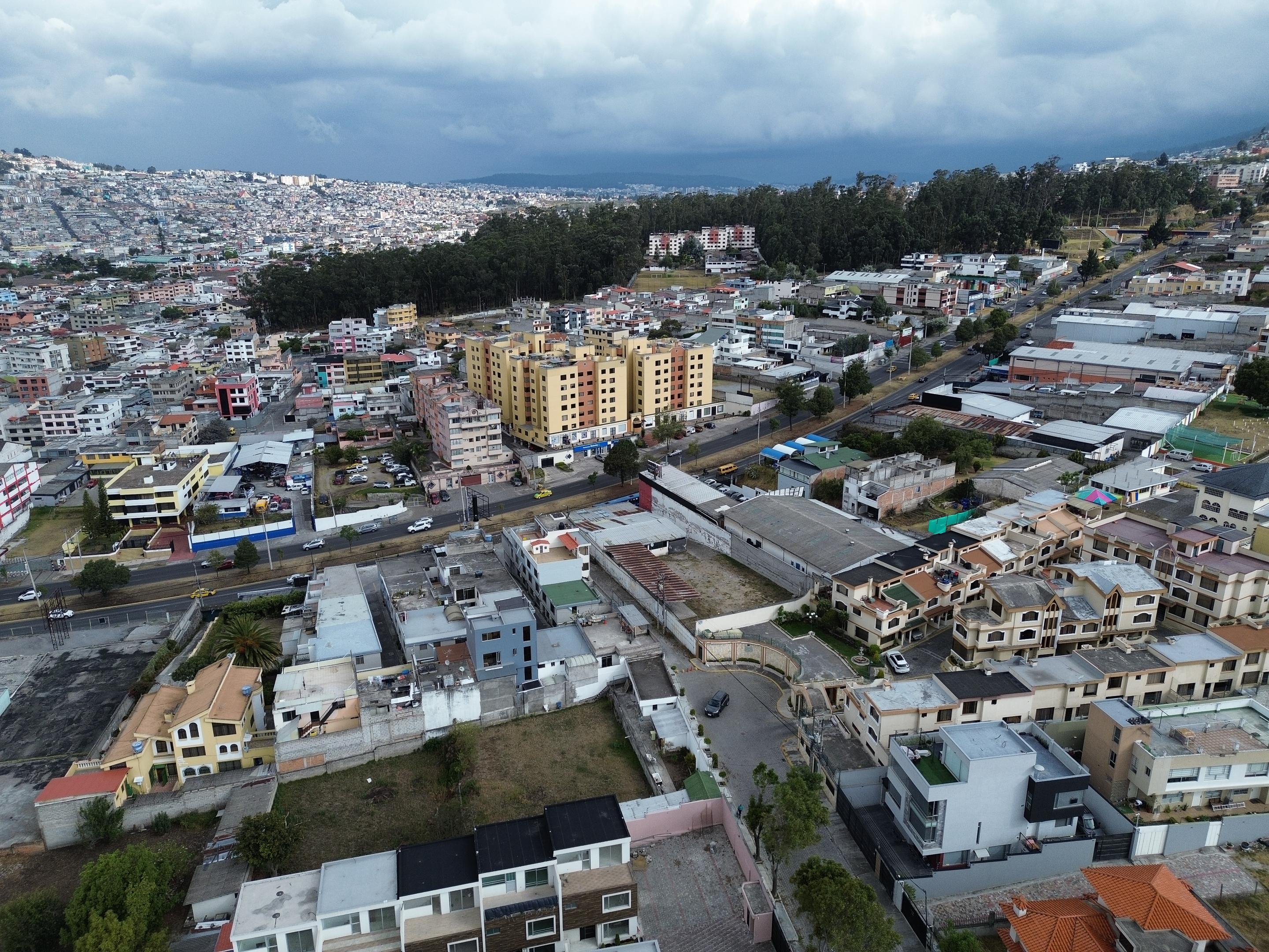 Local comercial / Galpón sector El Condado sobre Avenida Occidental