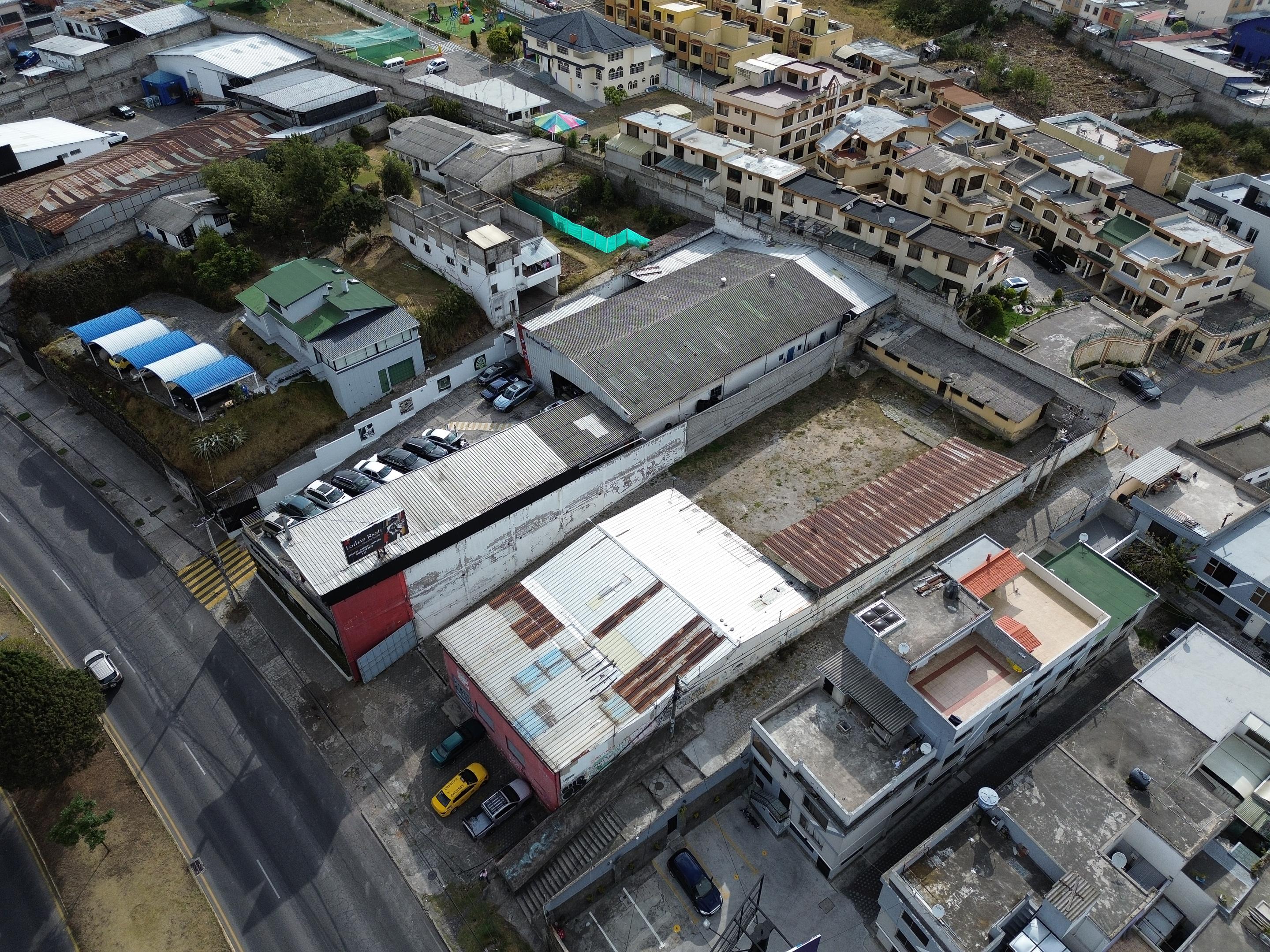Local comercial / Galpón sector El Condado sobre Avenida Occidental