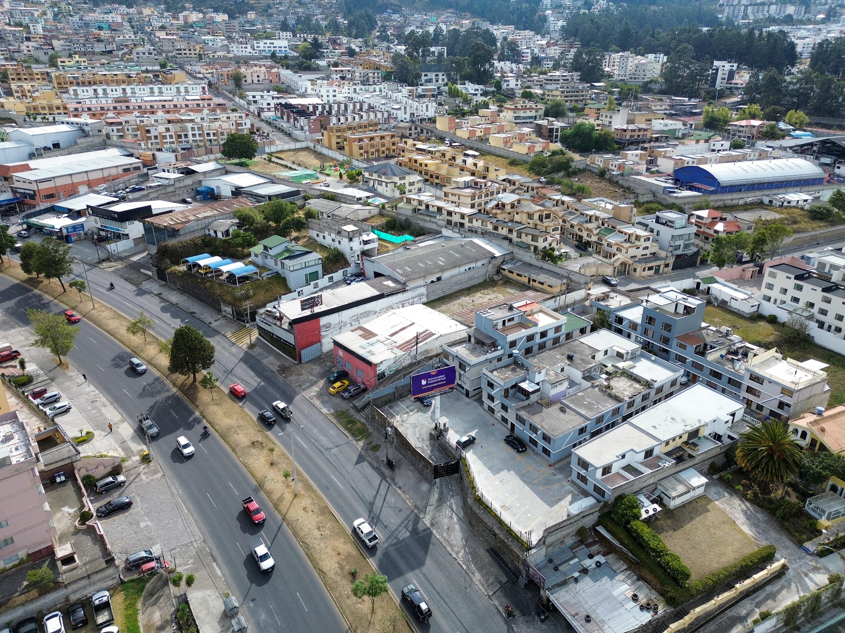 Local comercial / Galpón sector El Condado sobre Avenida Occidental