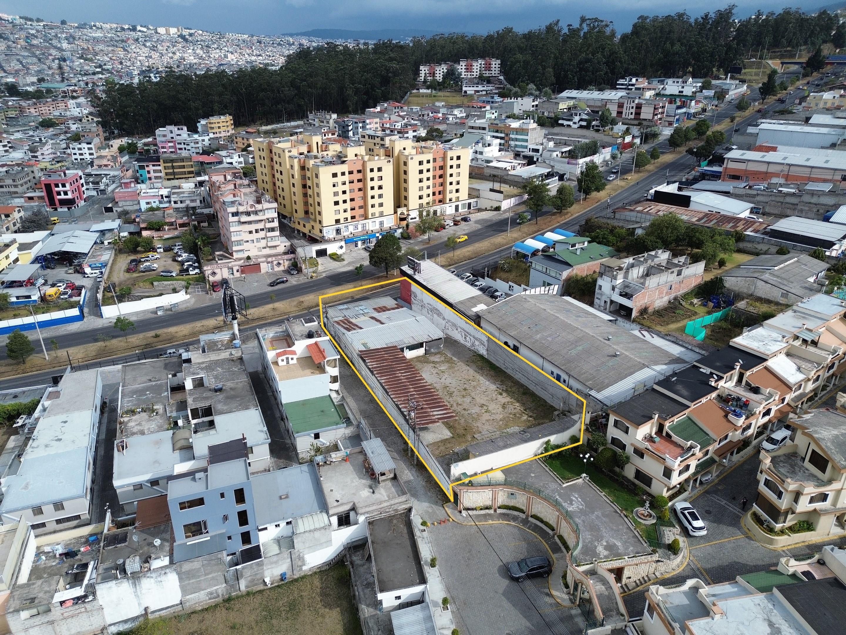 Local comercial / Galpón sector El Condado sobre Avenida Occidental