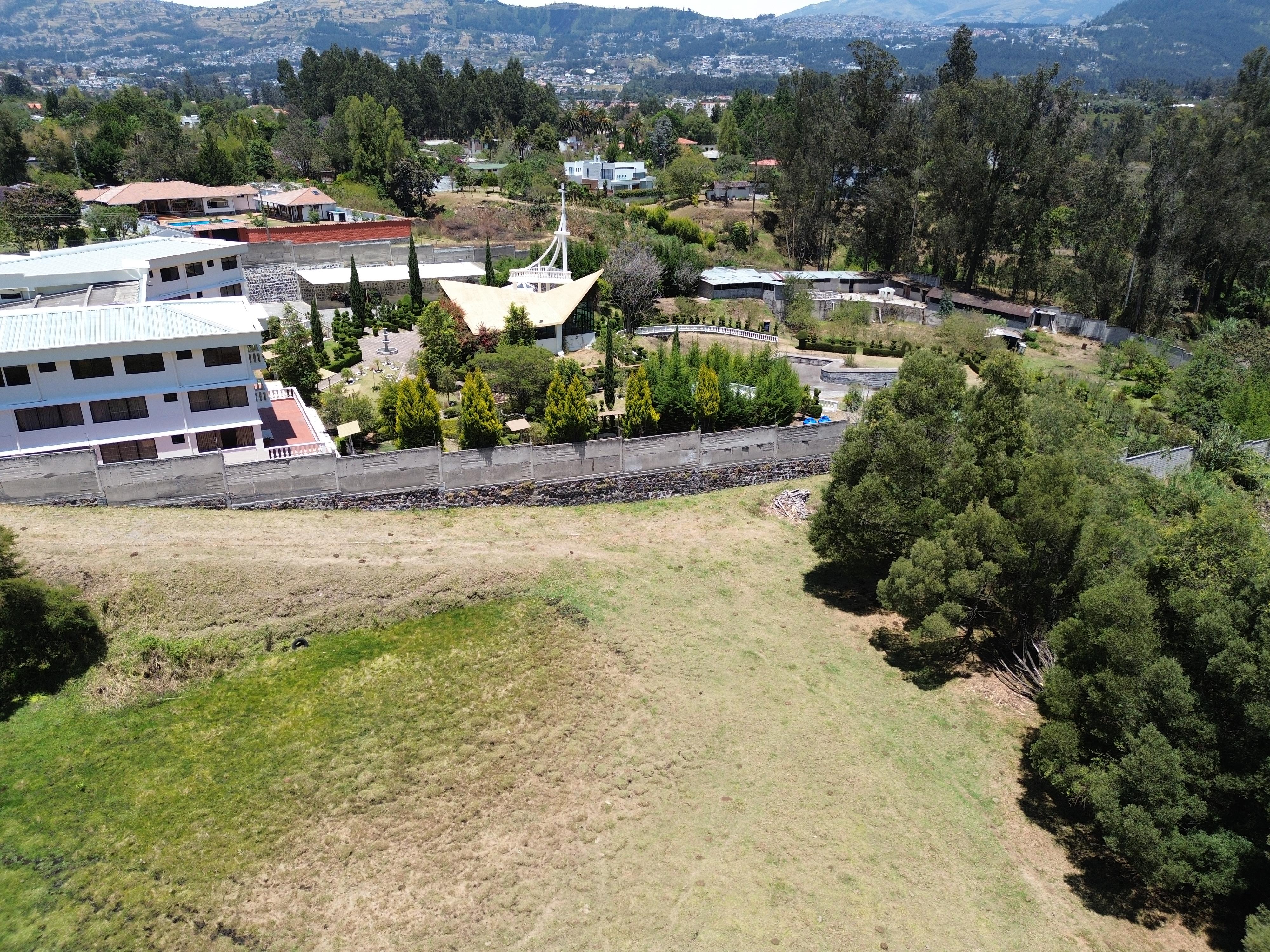 Terreno en  venta en Mirasierra a metros del CROE
