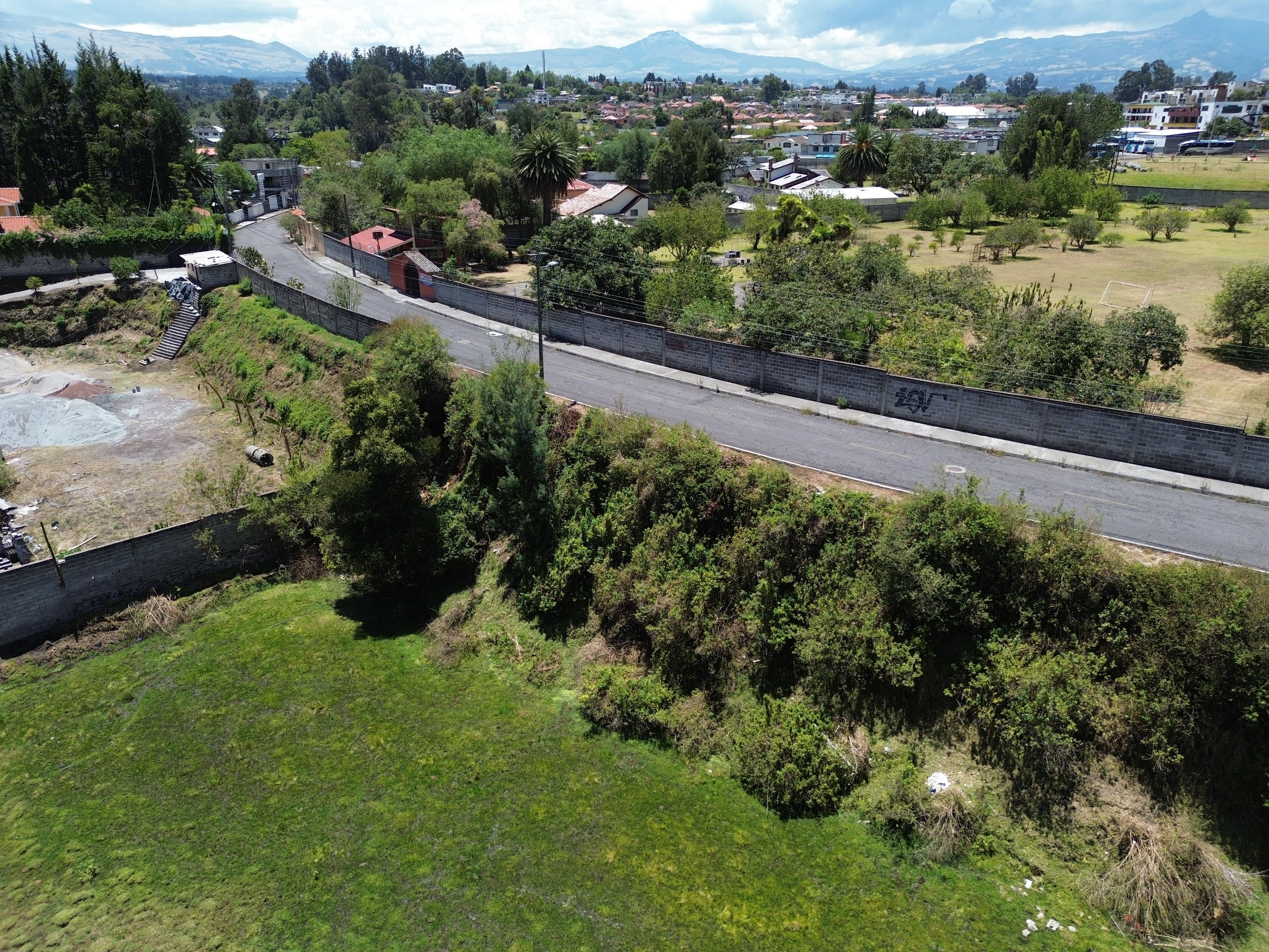 Terreno en  venta en Mirasierra a metros del CROE