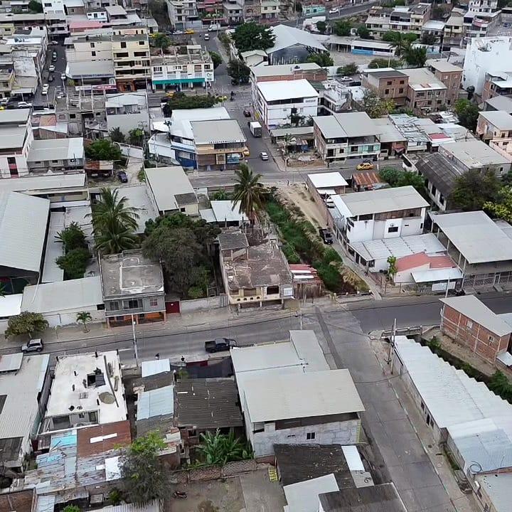 Terreno con casa en venta en Manta, Lotización el Porvenir, Calle J-3 Y J-8 Esquina