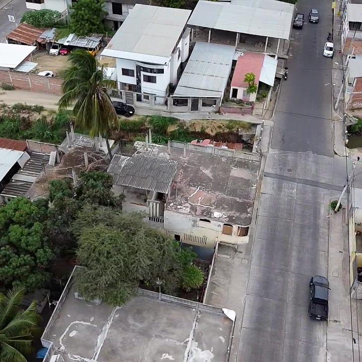 Terreno con casa en venta en Manta, Lotización el Porvenir, Calle J-3 Y J-8 Esquina