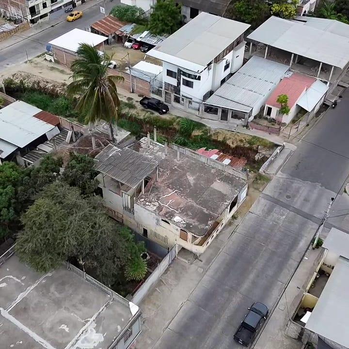 Terreno con casa en venta en Manta, Lotización el Porvenir, Calle J-3 Y J-8 Esquina