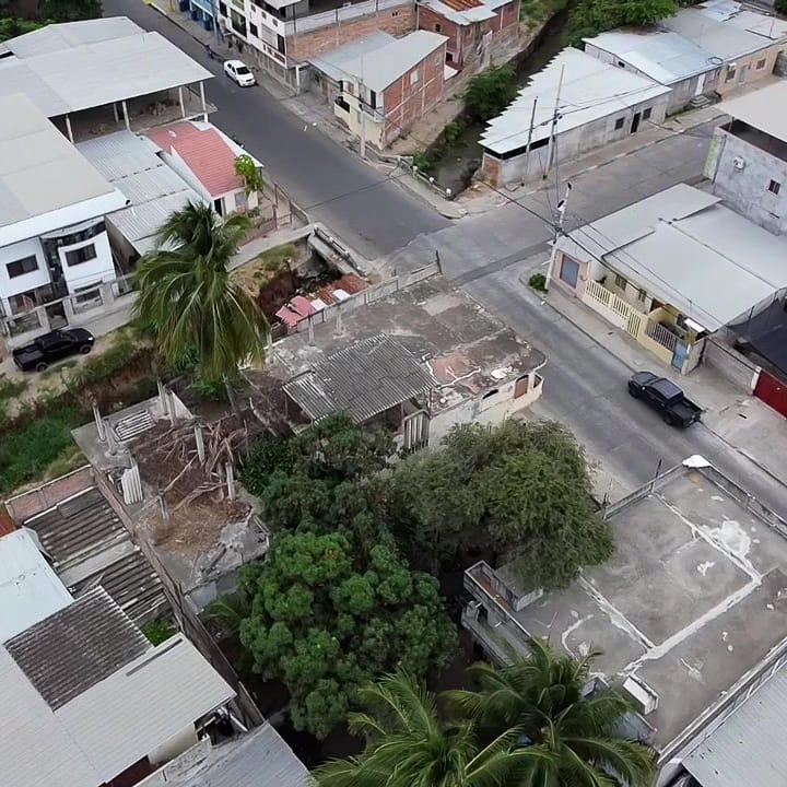 Terreno con casa en venta en Manta, Lotización el Porvenir, Calle J-3 Y J-8 Esquina