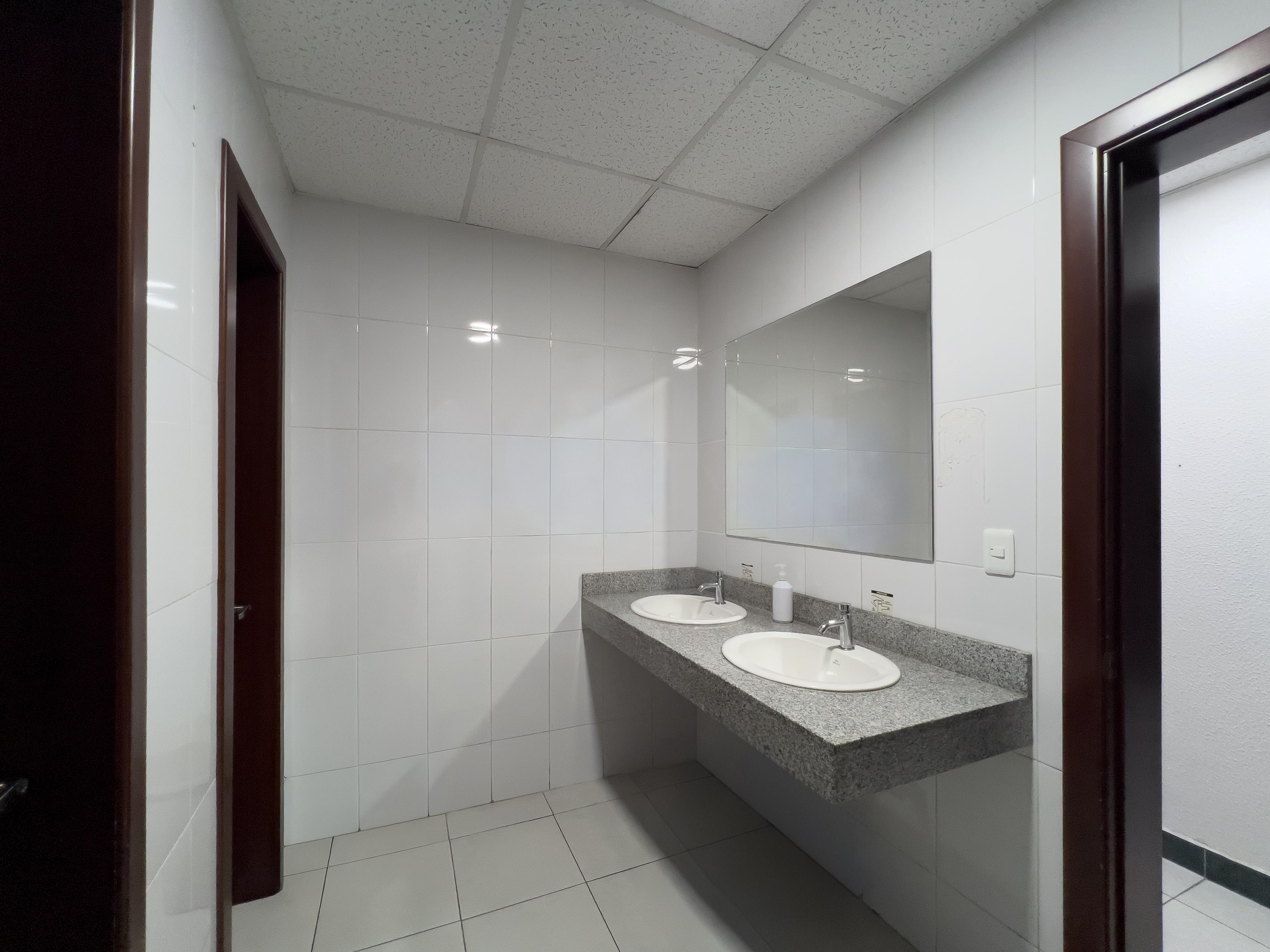 Oficina en venta en Av. 10 de Agosto N37-99 y Barón de Carondelet, Quito