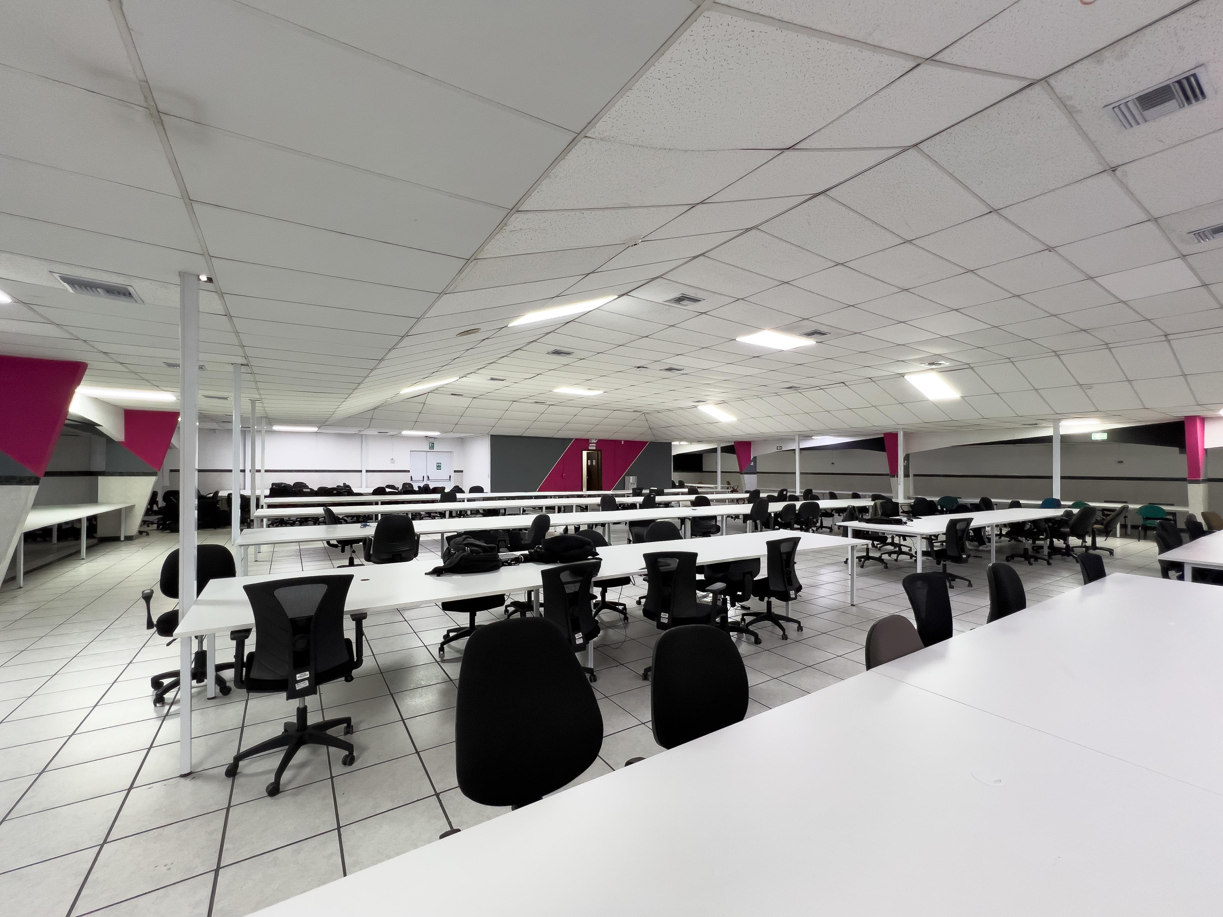Oficina en venta en Av. 10 de Agosto N37-99 y Barón de Carondelet, Quito