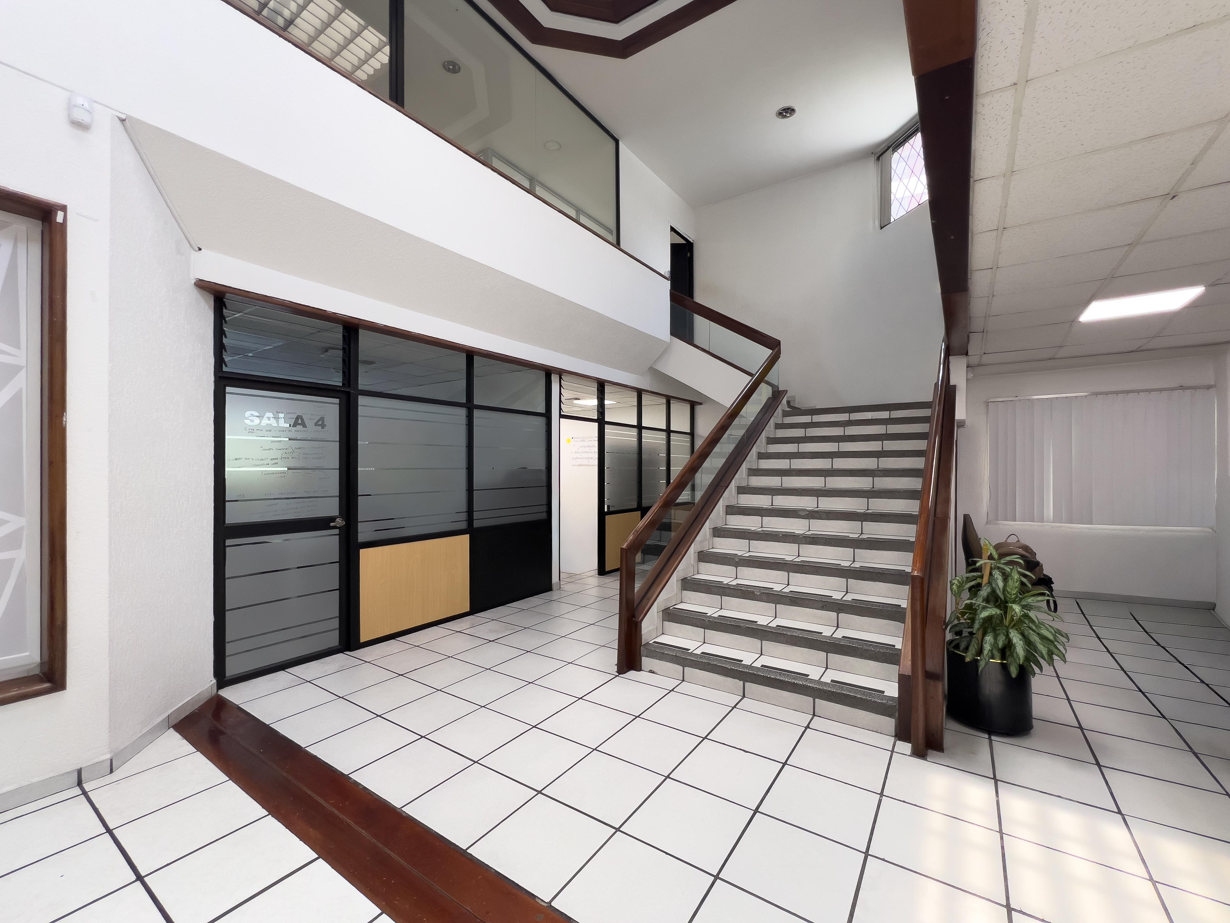 Oficina en venta en Av. 10 de Agosto N37-99 y Barón de Carondelet, Quito