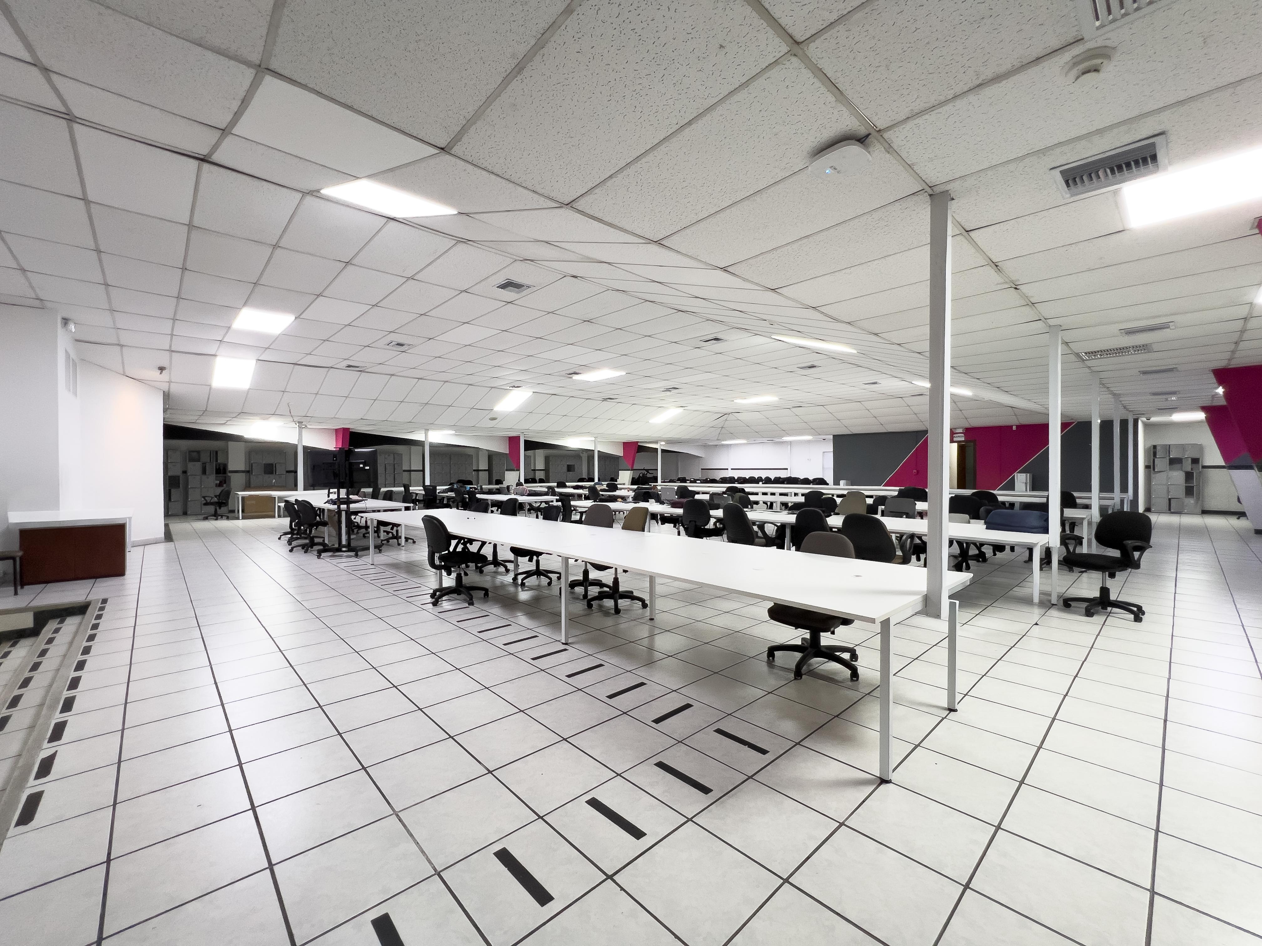 Oficina en venta en Av. 10 de Agosto N37-99 y Barón de Carondelet, Quito