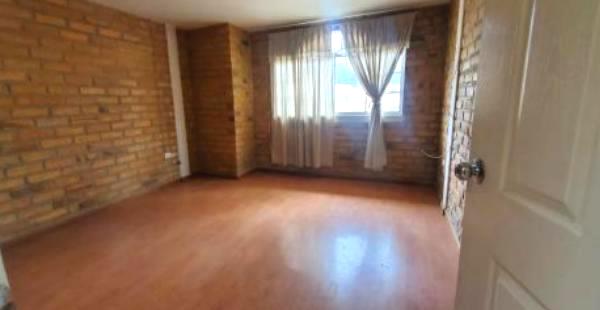 Casa de 3 Niveles en Urbanización Privada – Espacio, Seguridad y Confort en Cuenca