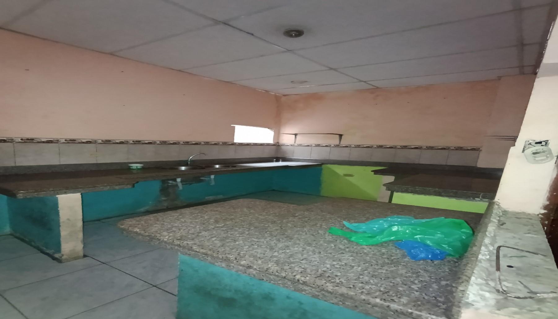 Casa de dos pisos en venta en Quevedo