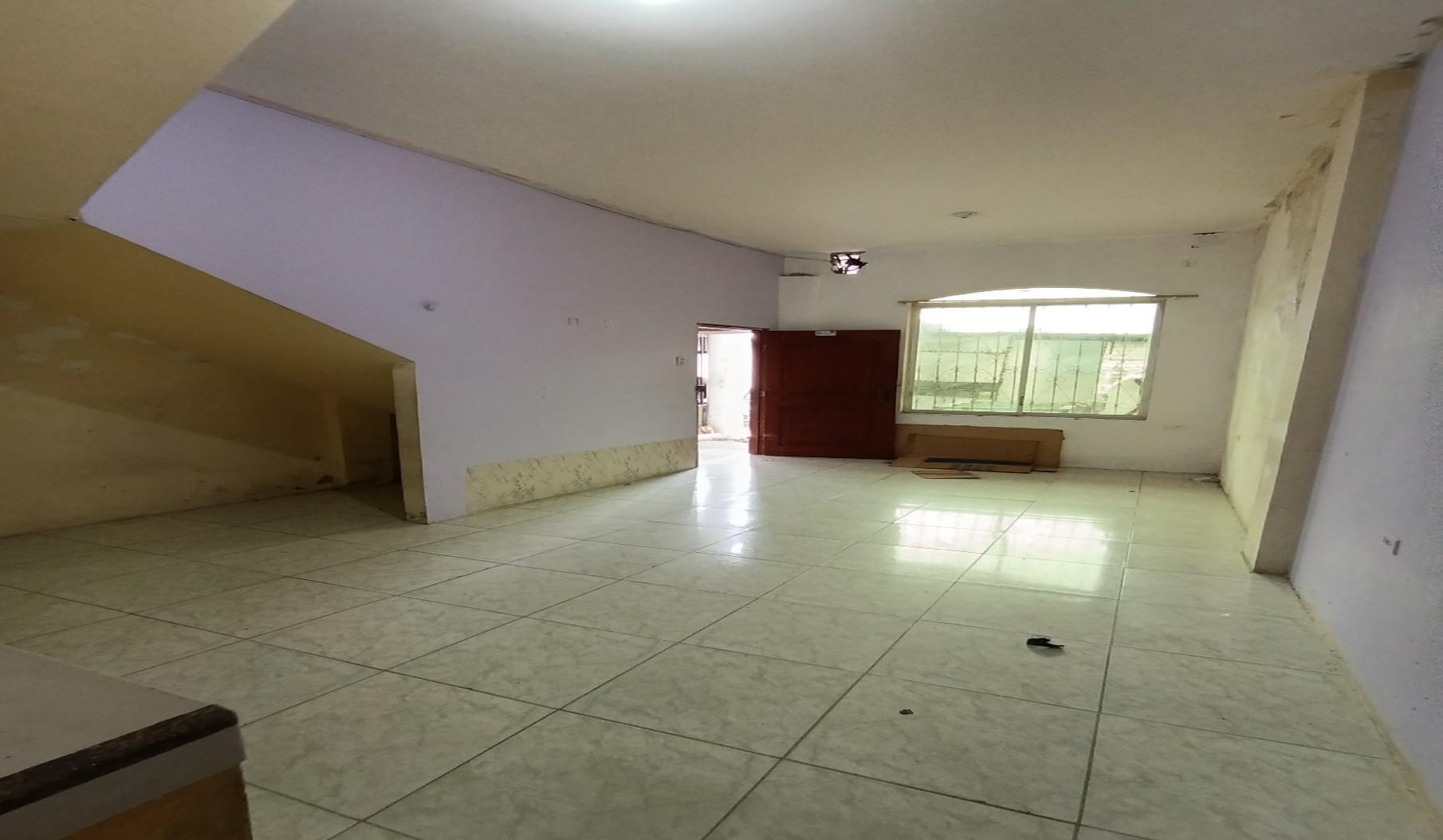 Casa de dos pisos en venta en Quevedo