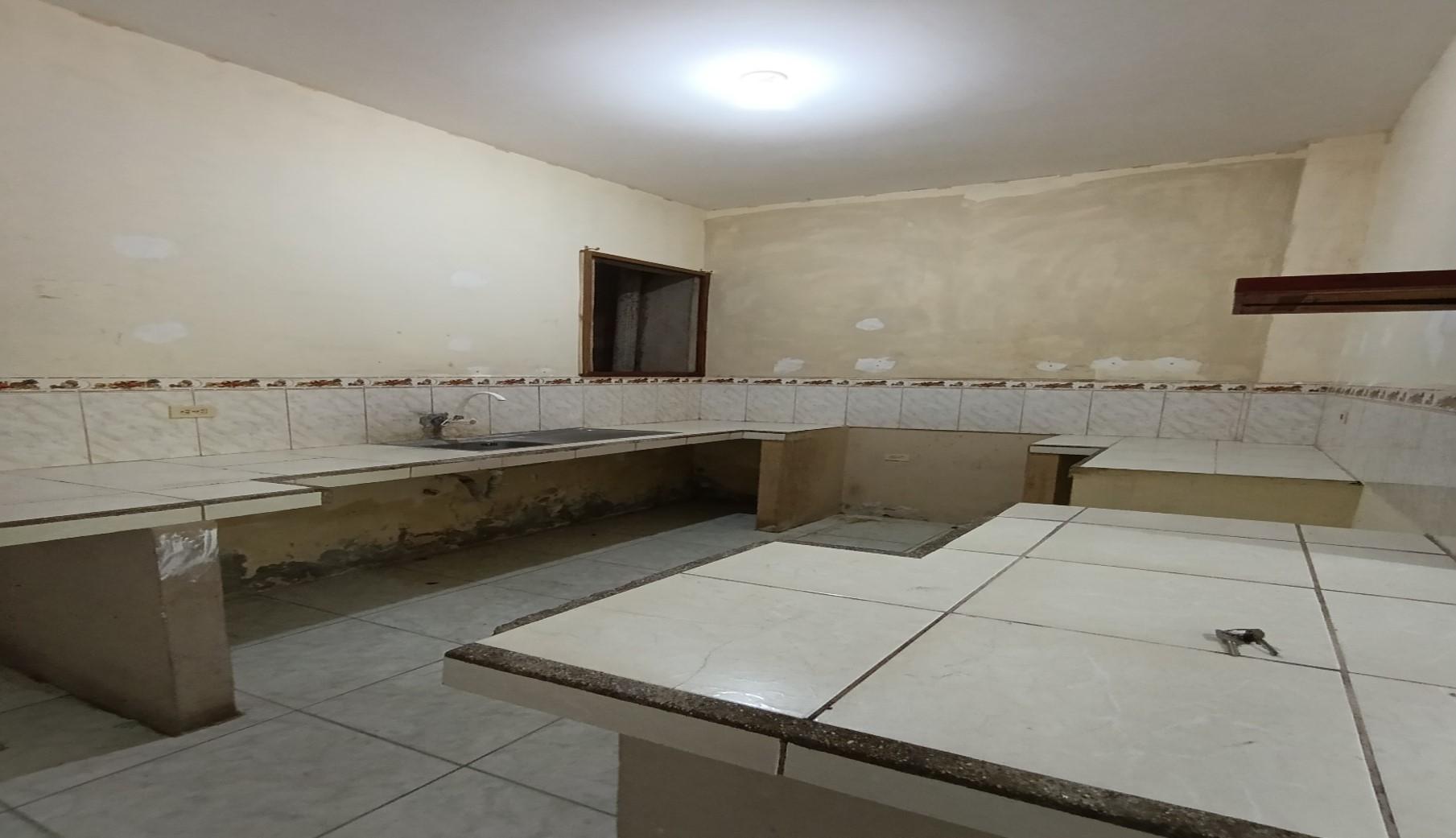Casa de dos pisos en venta en Quevedo