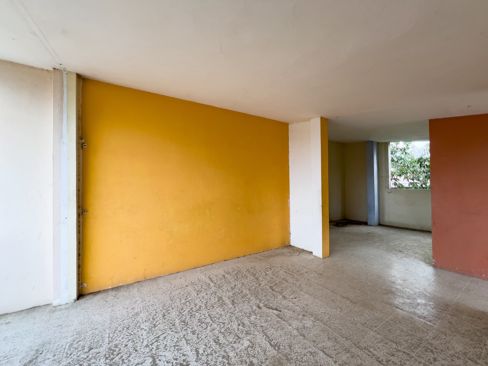 Oportunidad Residencial en Montecristi: Vivienda Bifamiliar con Potencial de Desarrollo