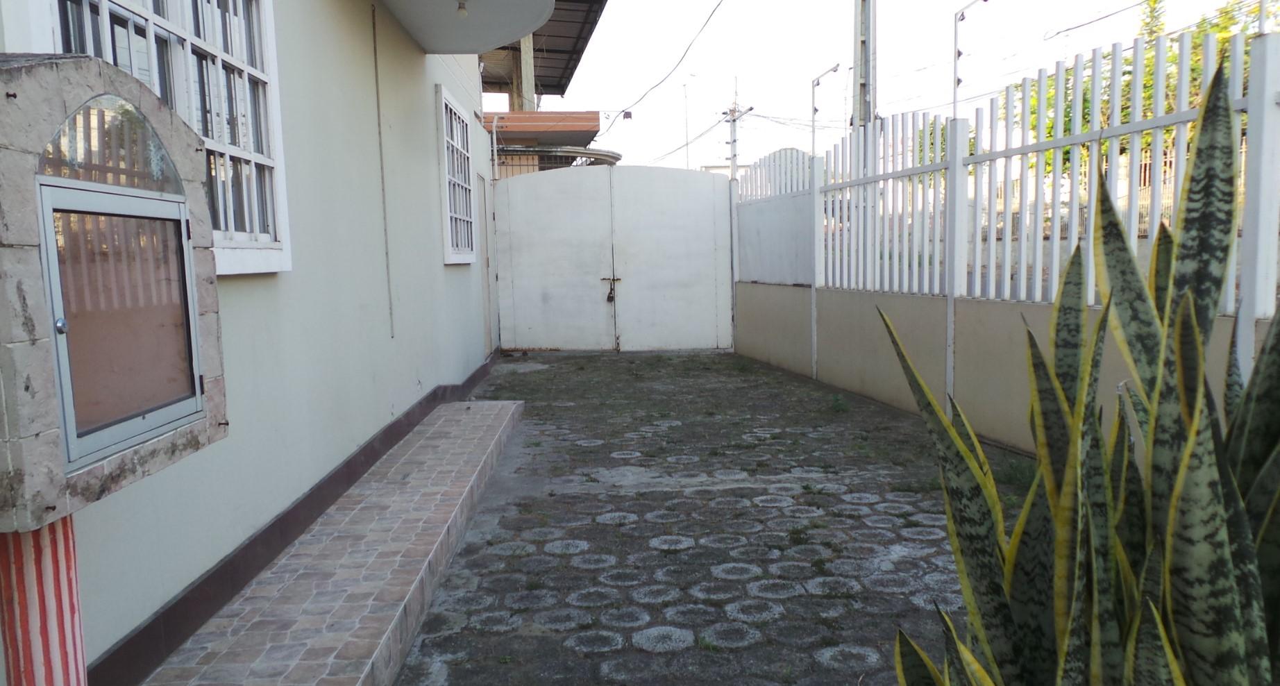 Casa en Venta – Conjunto Habitacional Residenzza, Portoviejo, Manabí