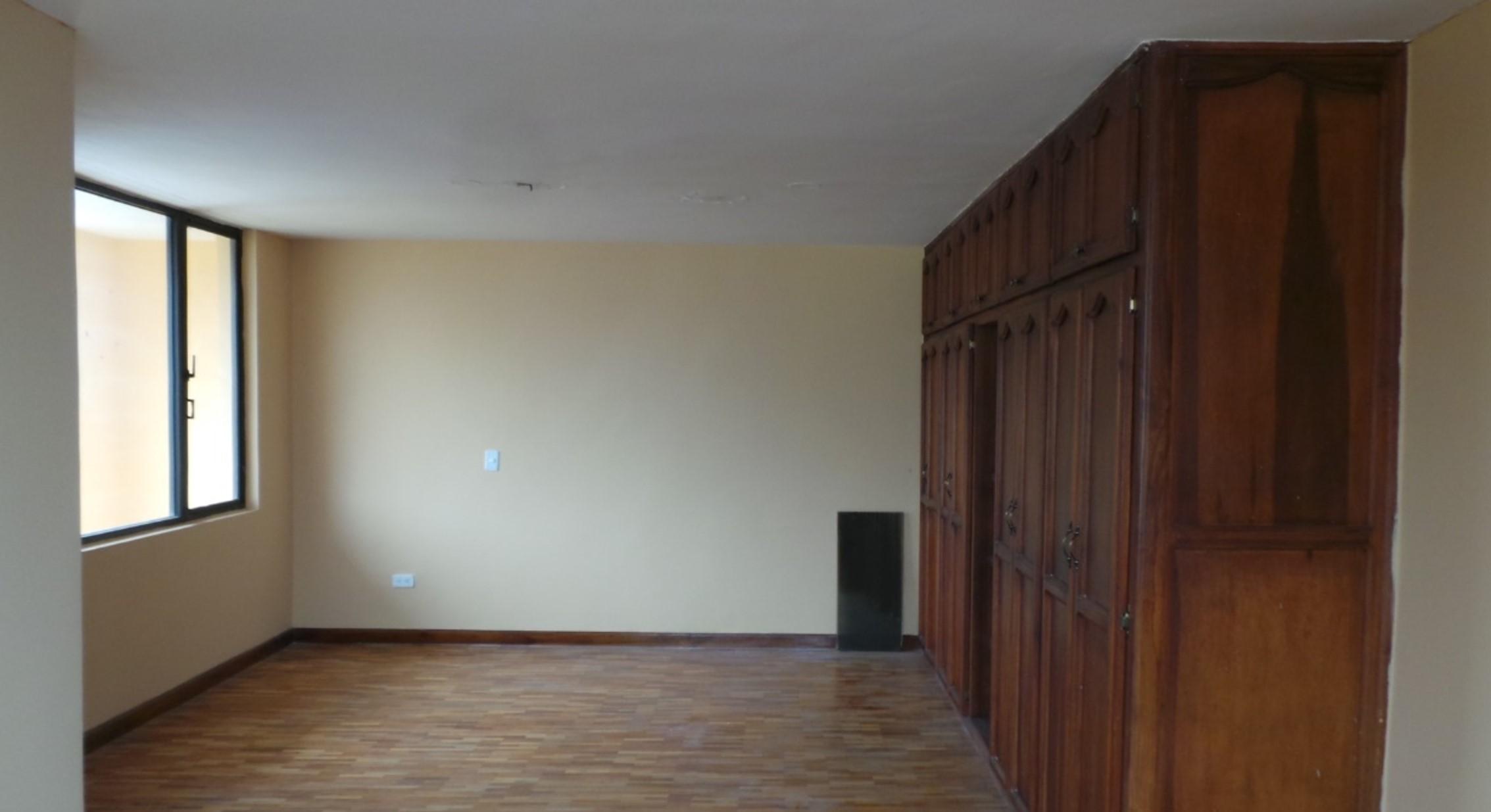 Casa de 3 plantas en el Condado