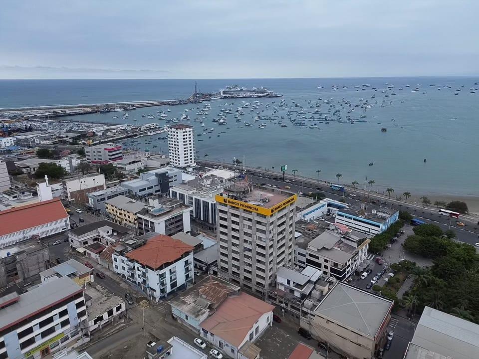 4 Oficinas en Manta, Edificio Banco Pichincha, Calle 11