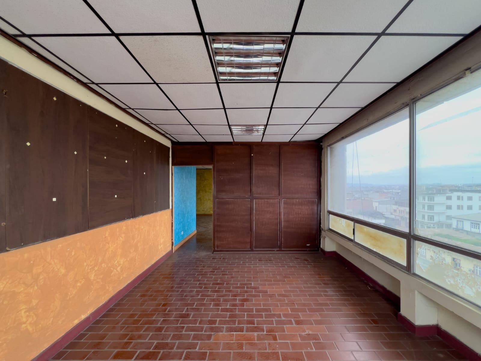 4 Oficinas en Manta, Edificio Banco Pichincha, Calle 11