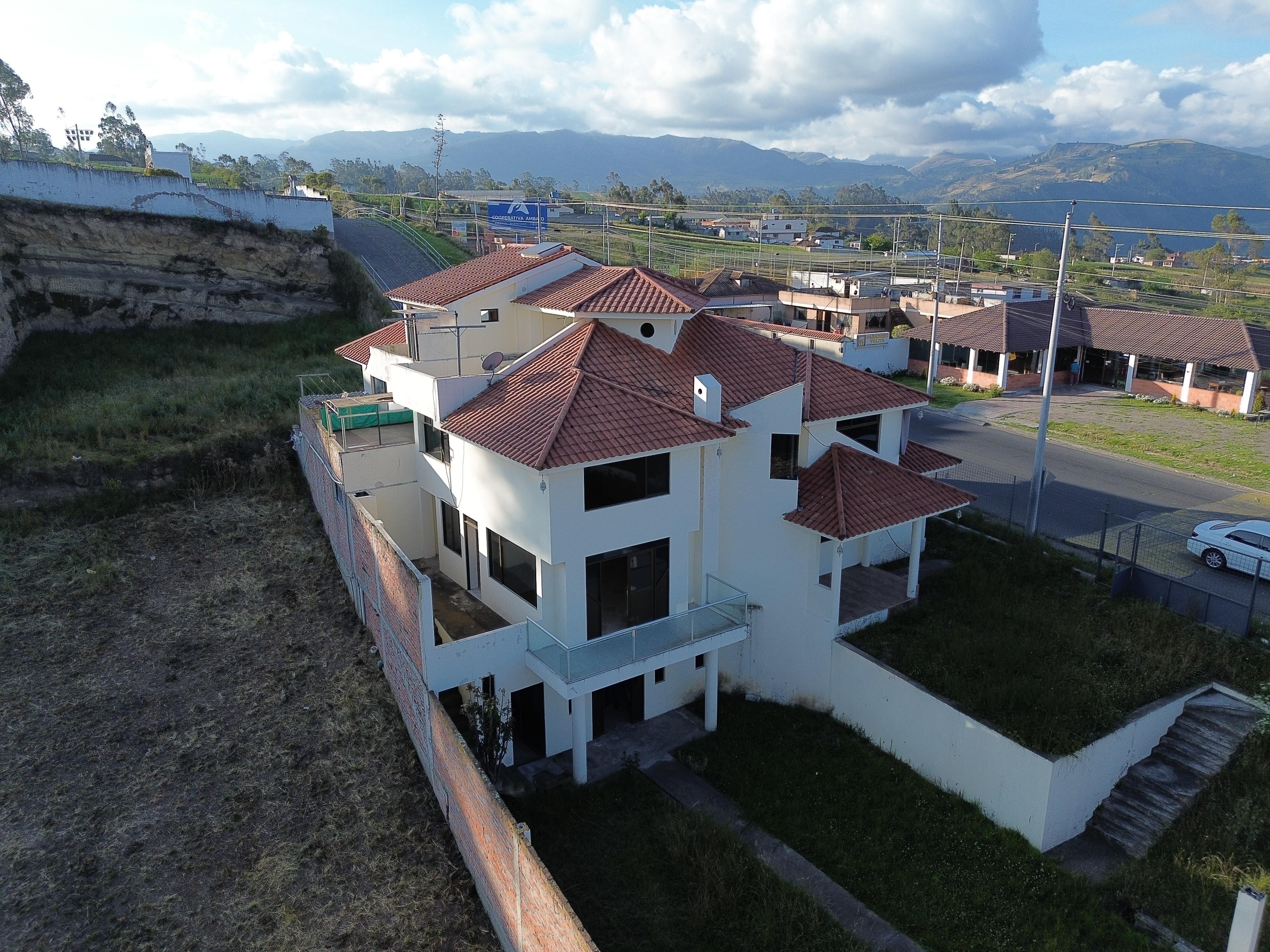 Casa con piscina en Chibuleo