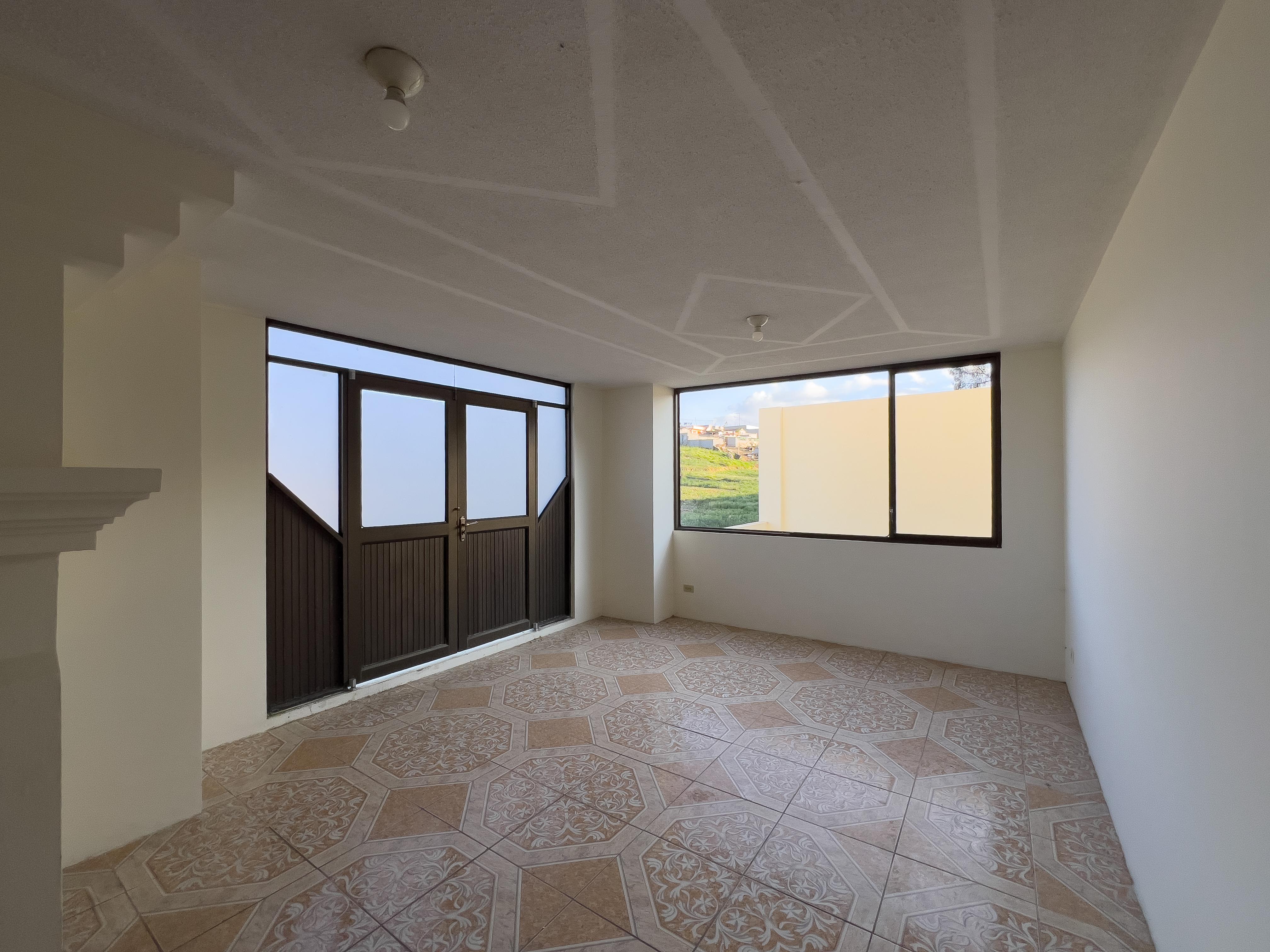 Casa con piscina en Chibuleo
