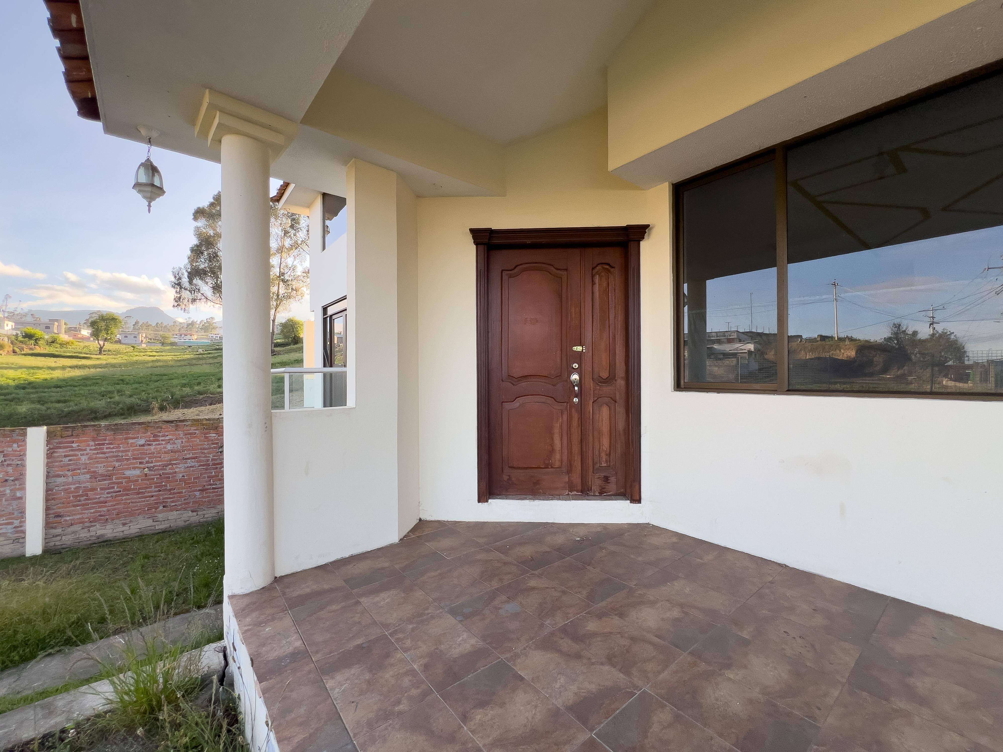 Casa con piscina en Chibuleo