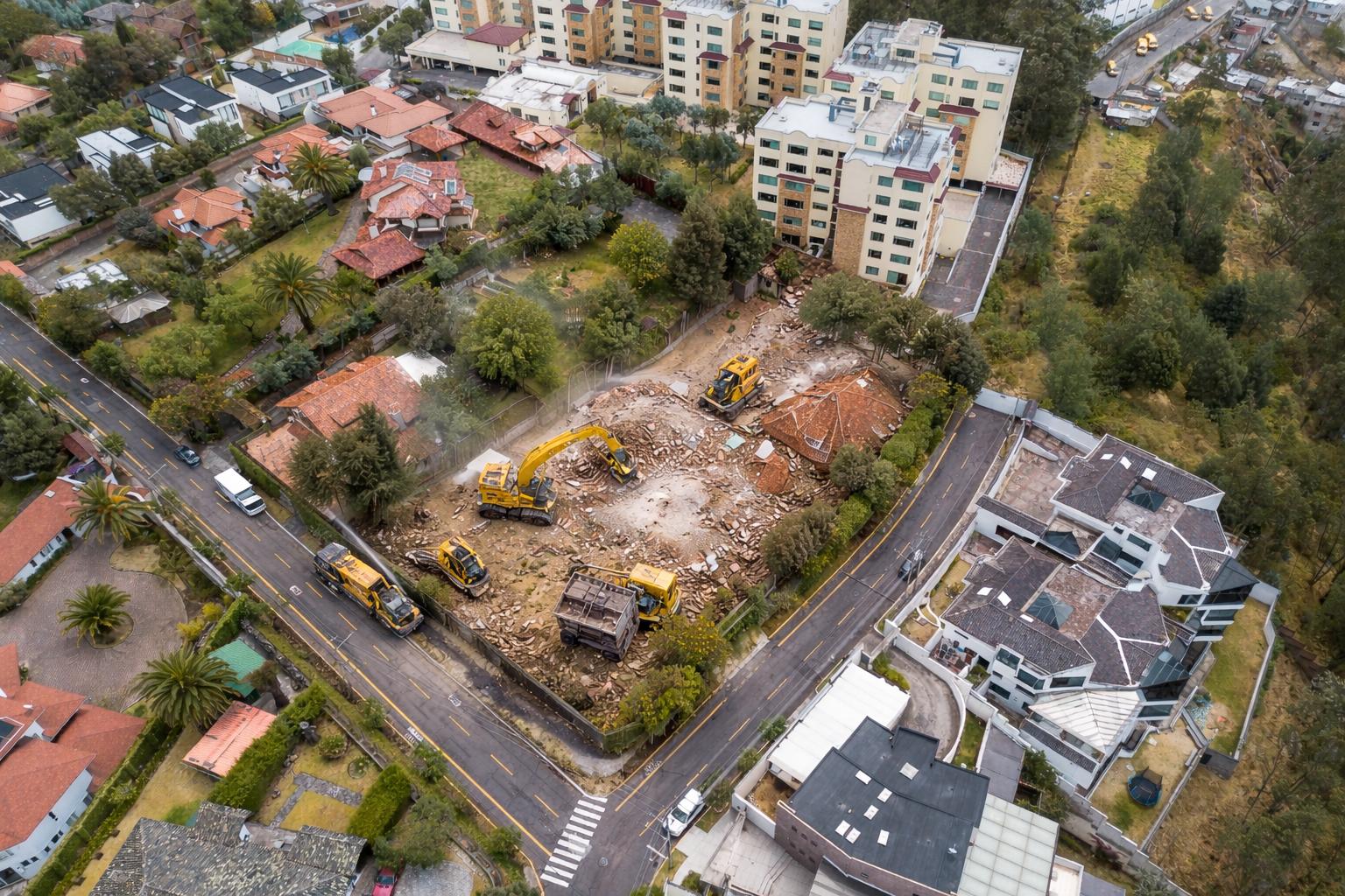 Terreno premium en Monteserrín con potencial para 5 residencias exclusivas