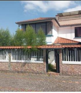 Vivienda 3 pisos en El Retorno a 100m de la Uni. Ed. Madre Teresa, Caranqui