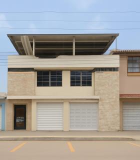 Casa multifamiliar con local comercial en  Machala