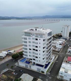 Penthouse de lujo con vista al mar