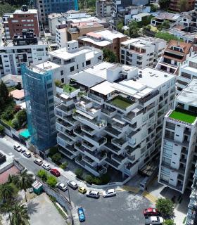 Departamento con balcón en la González Suárez