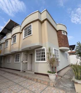 Casa en Venta – Conjunto Habitacional Residenzza, Portoviejo, Manabí