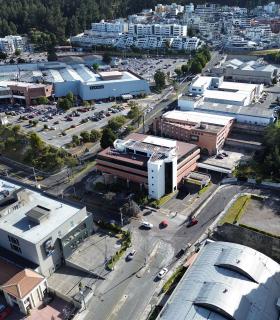 Oficinas, locales comerciales, bodegas y estacionamientos en Edificio Centrum, El Bosque