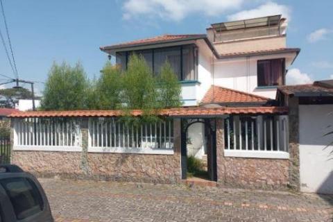 Vivienda 3 pisos en El Retorno a 100m de la Uni. Ed. Madre Teresa, Caranqui