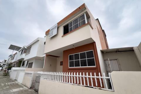 Casa en Venta, Conjunto Acacias II, Cdla Colinas de Rocafuerte, Manta