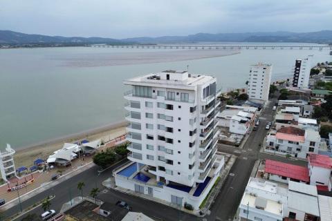 Penthouse de lujo con vista al mar